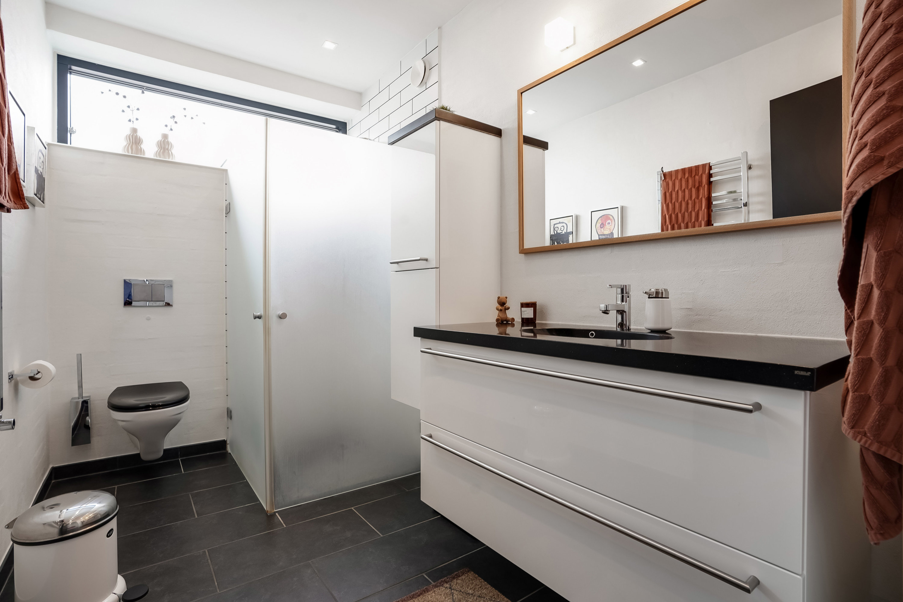 Fremhævet toilet billede i fuldskærmstilstand. Billede af Engsøparken 203, 7200 Grindsted