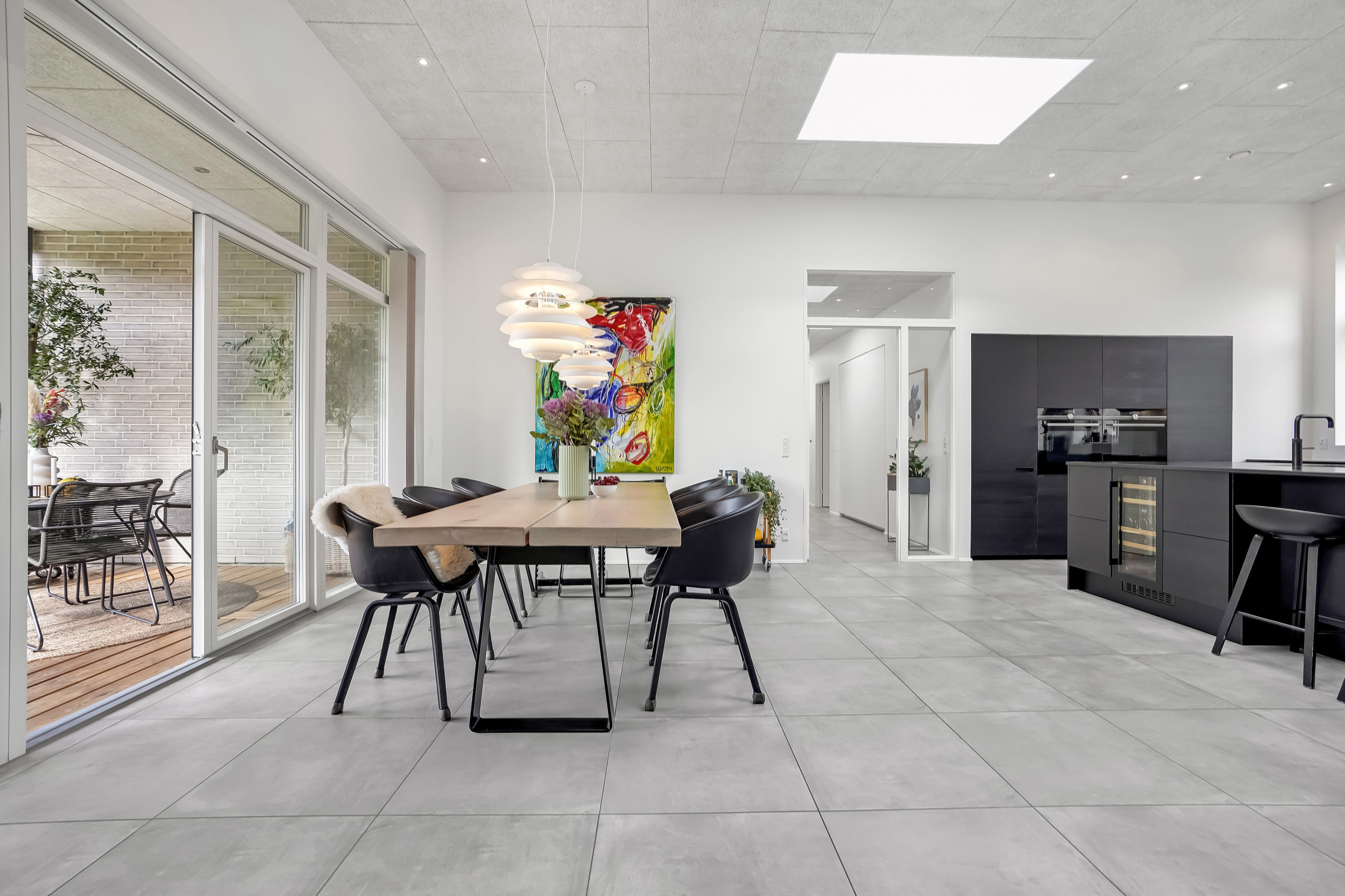 Fremhævet stue billede i fuldskærmstilstand. Billede af Hønseringen 5, 7190 Billund