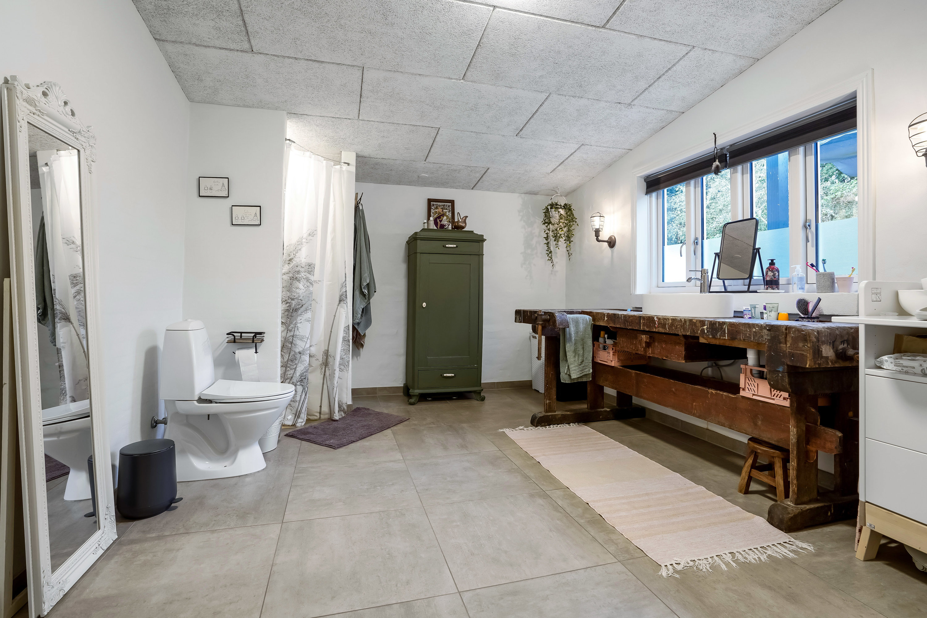 Fremhævet toilet billede i fuldskærmstilstand. Billede af Jernbanealle 13, Tofterup, 7200 Grindsted