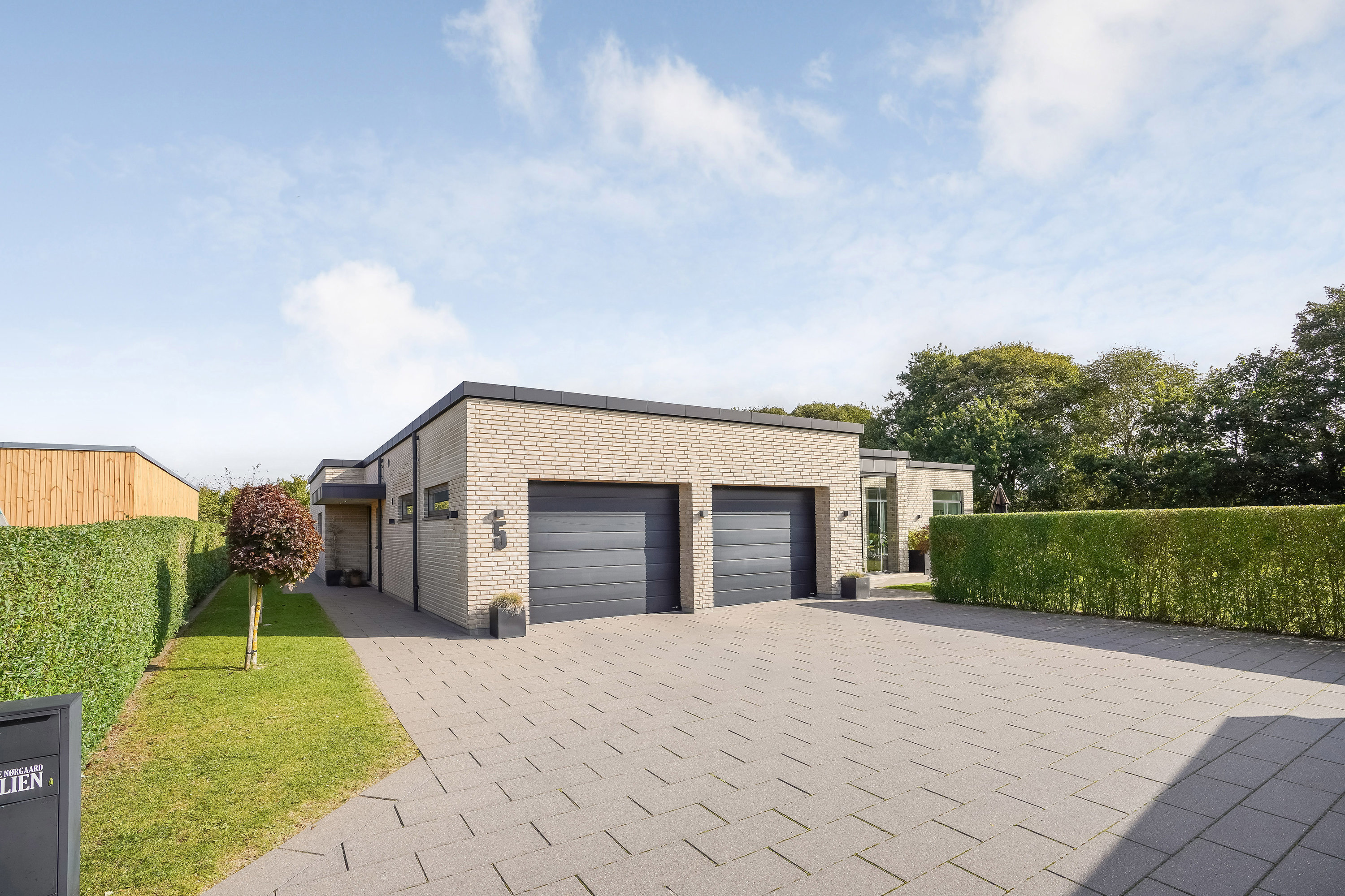 Fremhævet ejendommen billede i fuldskærmstilstand. Billede af Hønseringen 5, 7190 Billund