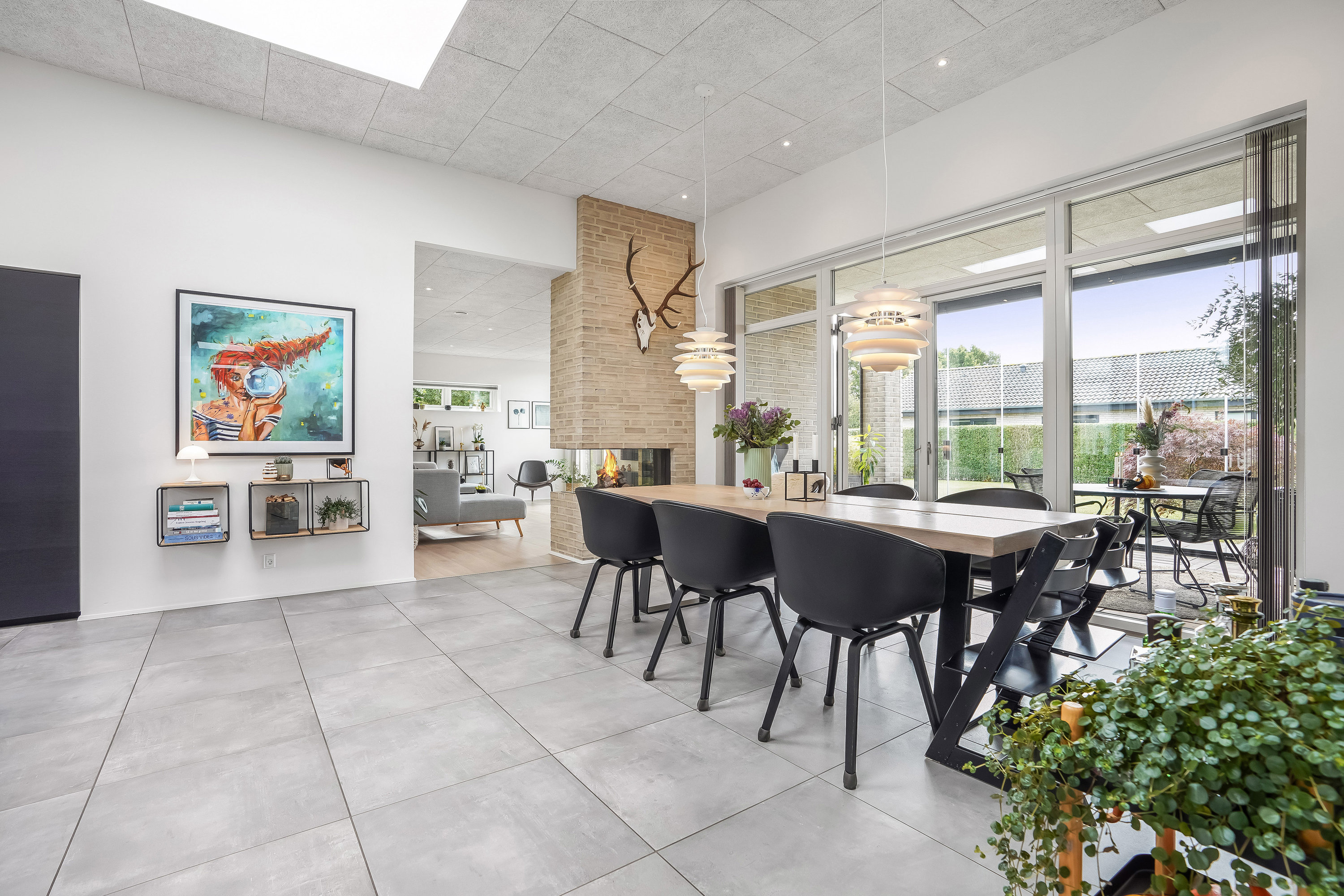 Fremhævet stue billede i fuldskærmstilstand. Billede af Hønseringen 5, 7190 Billund