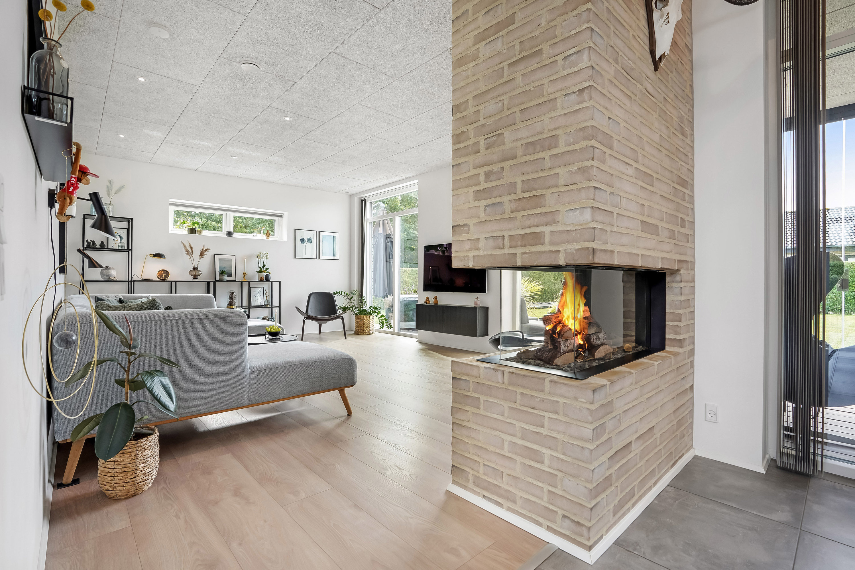 Fremhævet stue billede i fuldskærmstilstand. Billede af Hønseringen 5, 7190 Billund