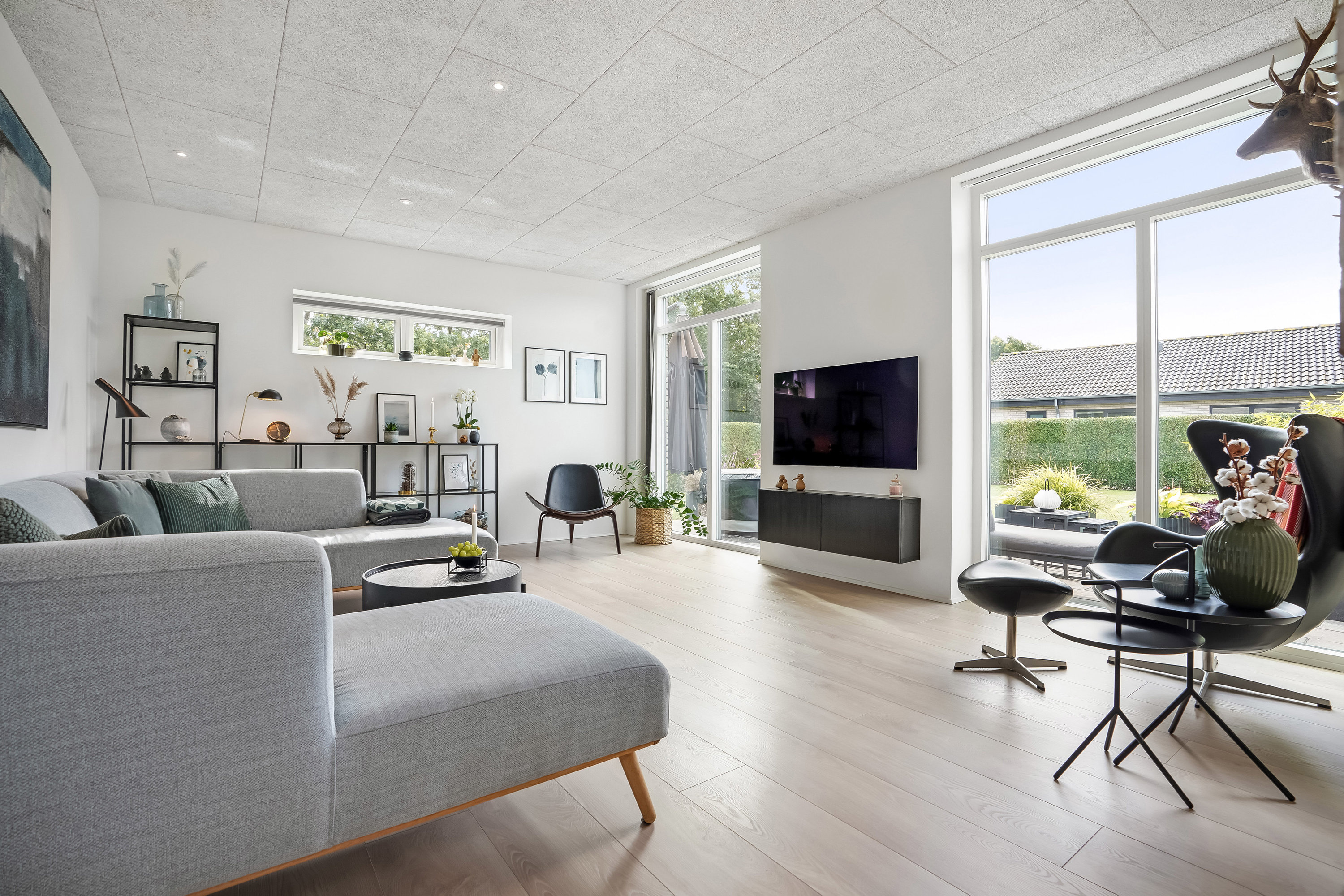 Fremhævet stue billede i fuldskærmstilstand. Billede af Hønseringen 5, 7190 Billund