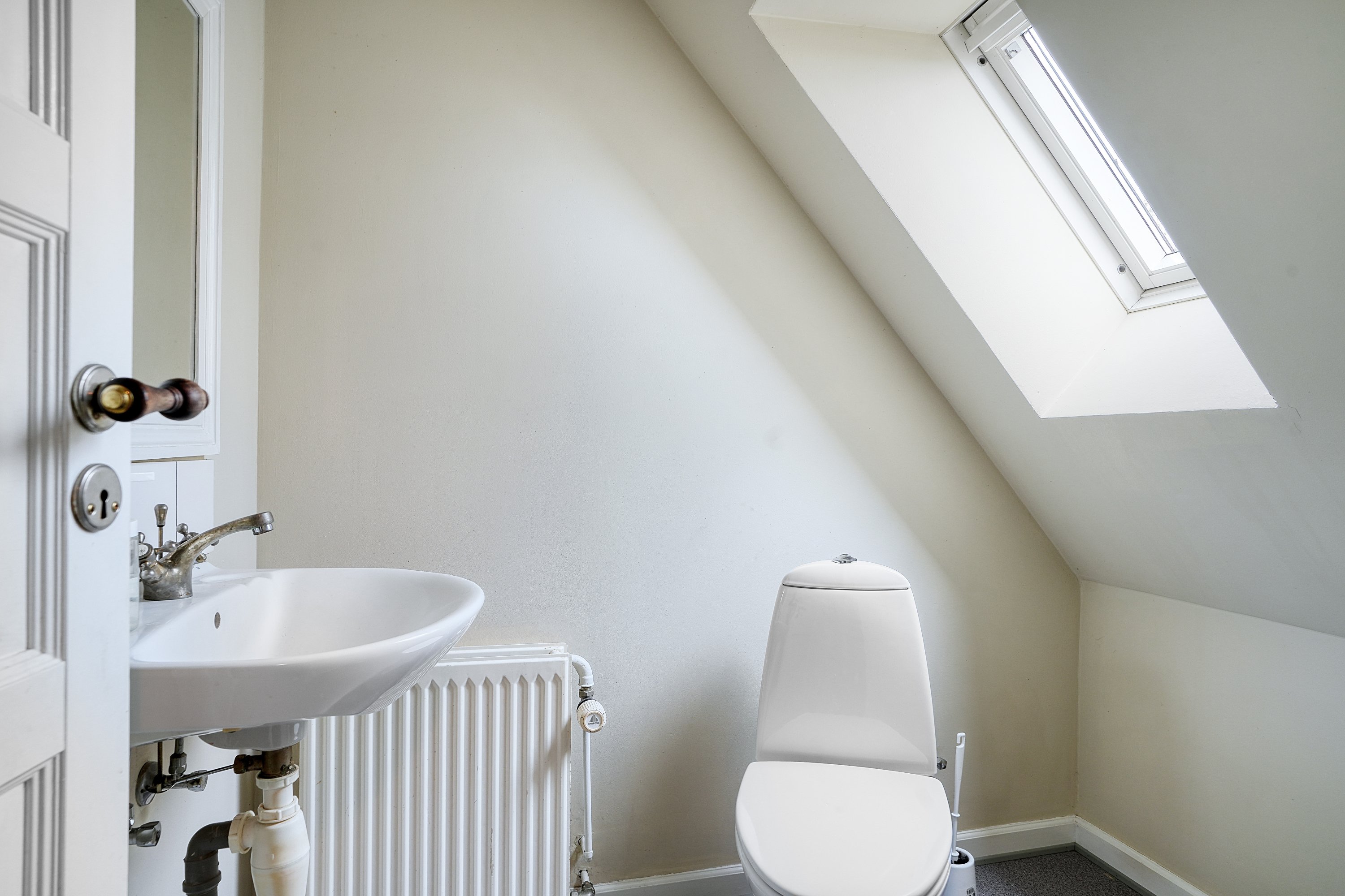 Fremhævet wc billede i fuldskærmstilstand. Billede af Staslundevej 20, Udby, 4300 Holbæk