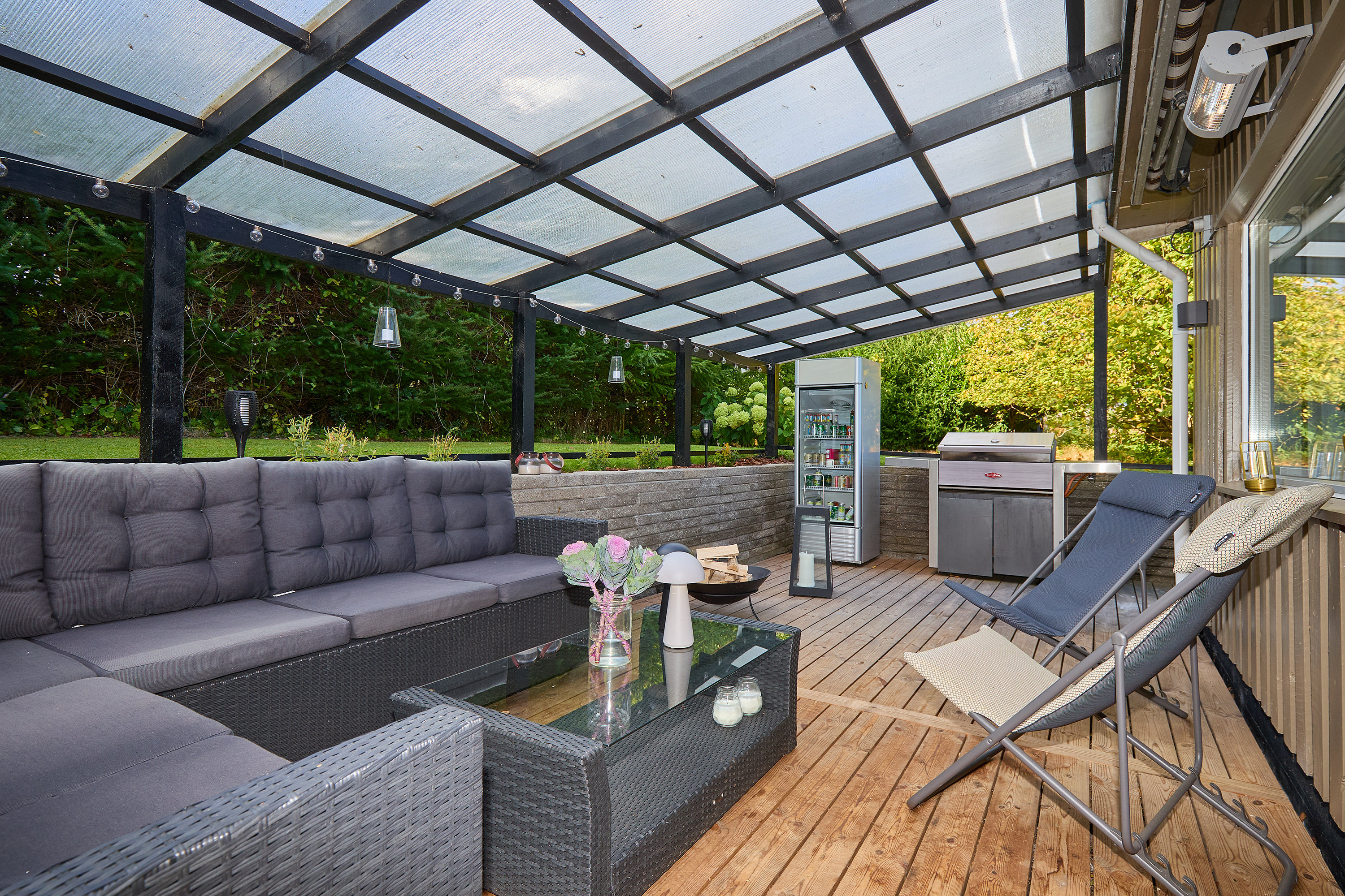 Fremhævet terrasse billede i fuldskærmstilstand. Billede af Strandbovej 18, Landerslev Strand, 3630 Jægerspris