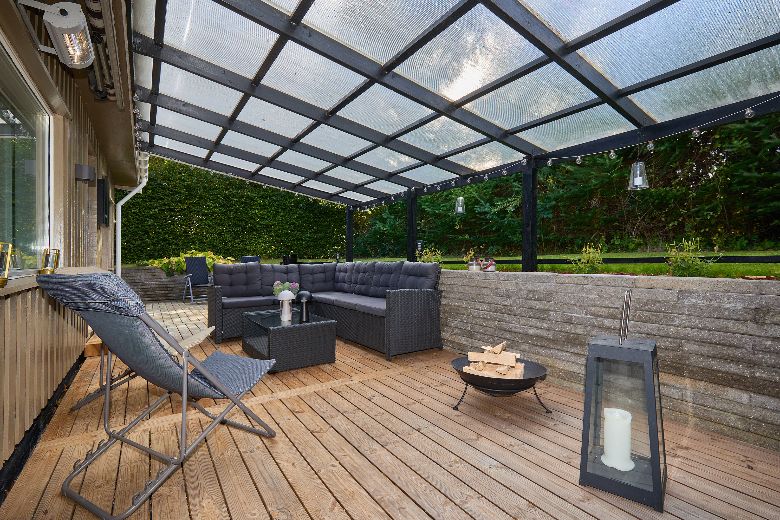 Fremhævet terrasse billede i fuldskærmstilstand. Billede af Strandbovej 18, Landerslev Strand, 3630 Jægerspris