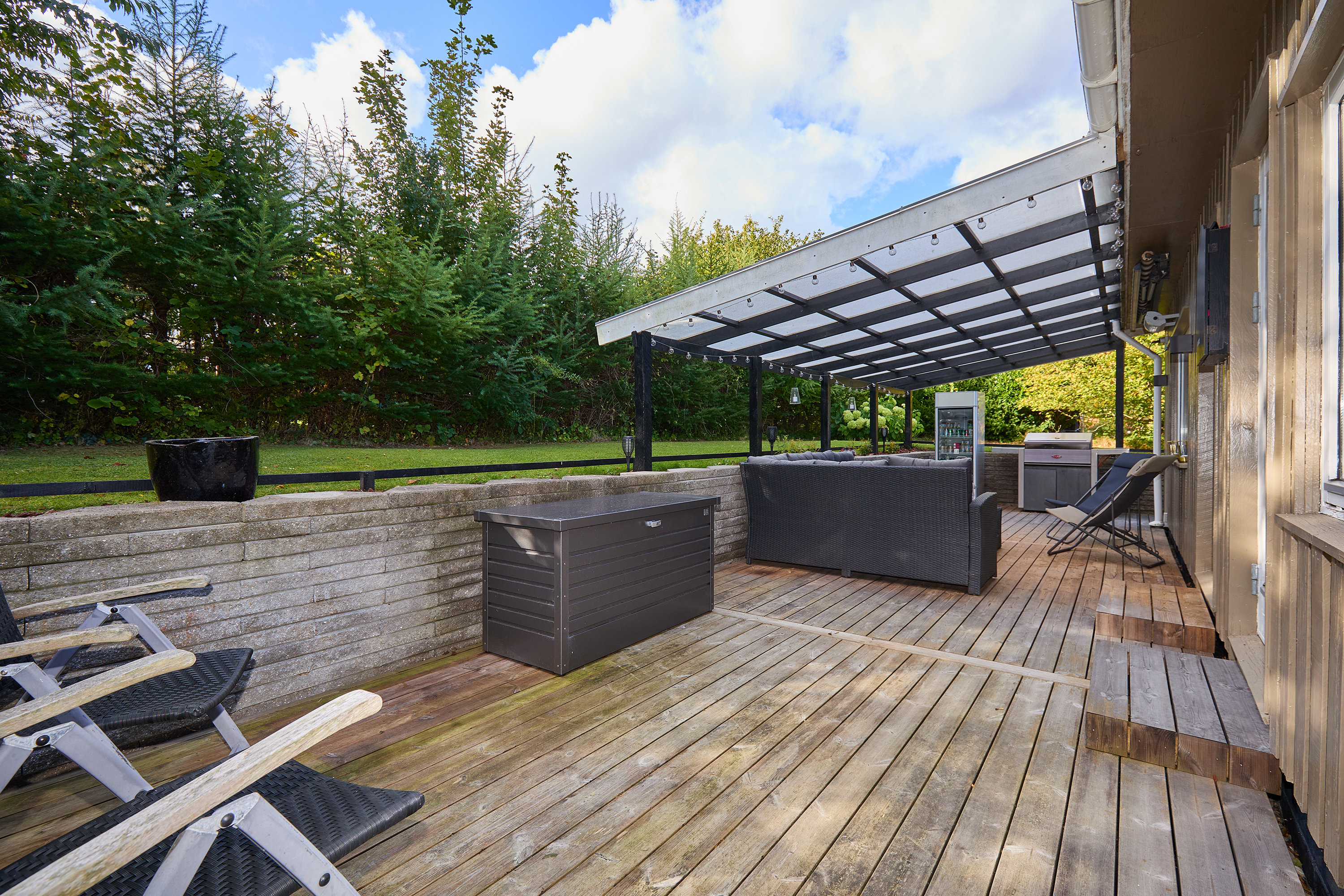 Fremhævet terrasse billede i fuldskærmstilstand. Billede af Strandbovej 18, Landerslev Strand, 3630 Jægerspris