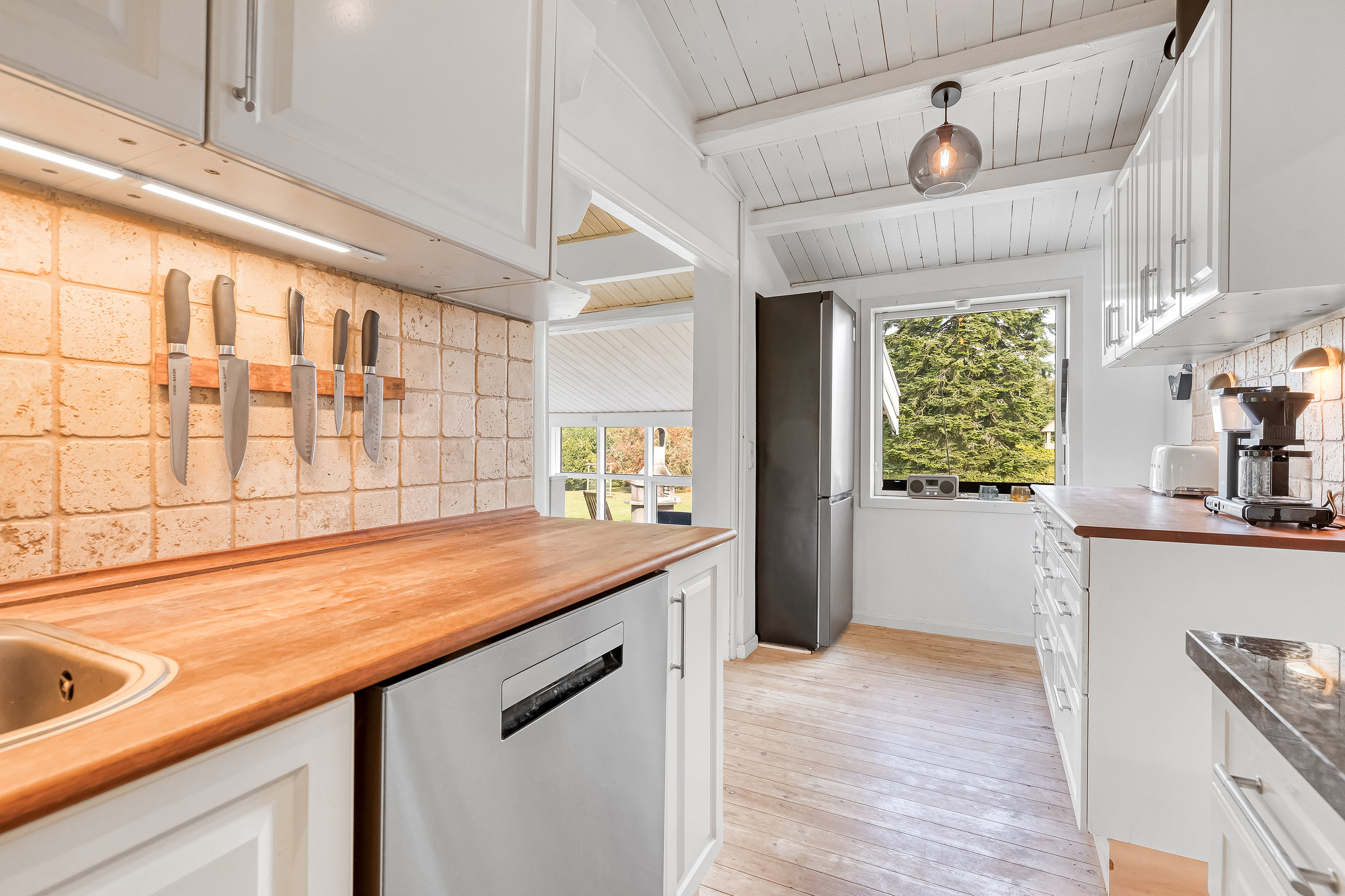 Fremhævet køkken billede i fuldskærmstilstand. Billede af Strandbovej 18, Landerslev Strand, 3630 Jægerspris