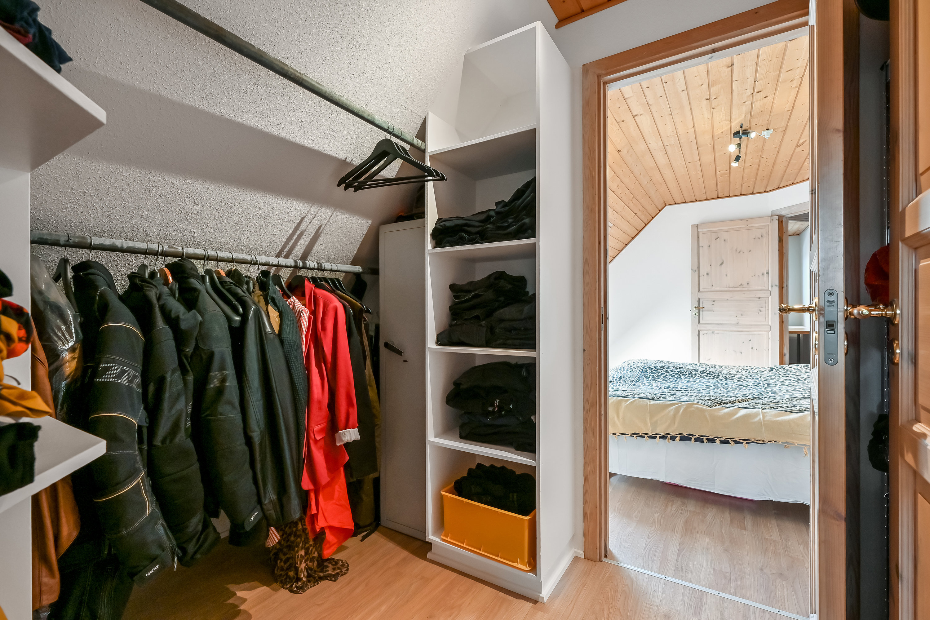 Fremhævet garderobe billede i fuldskærmstilstand. Billede af Bytoften 95, Tjørring, 7400 Herning