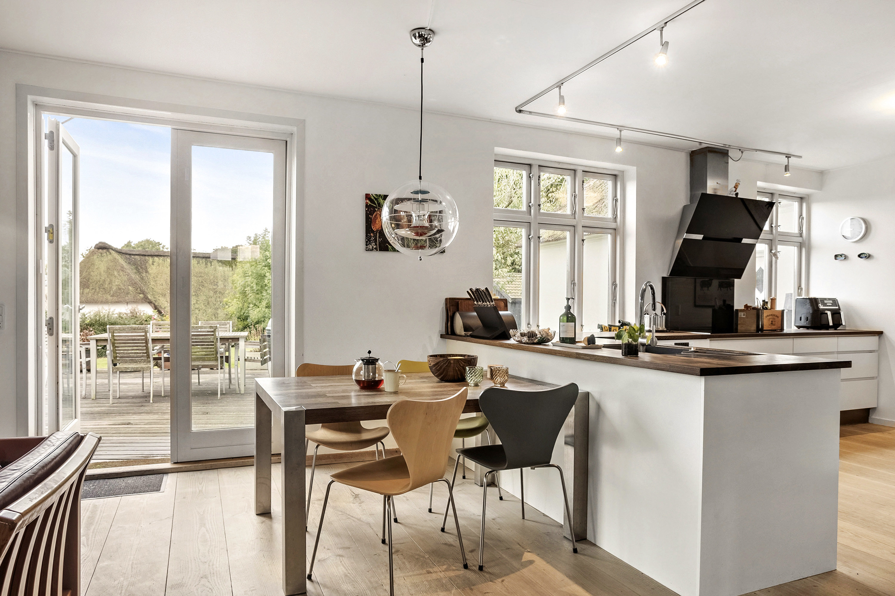 Fremhævet spisestue billede i fuldskærmstilstand. Billede af Søndermark 2, Røllum, 6200 Aabenraa