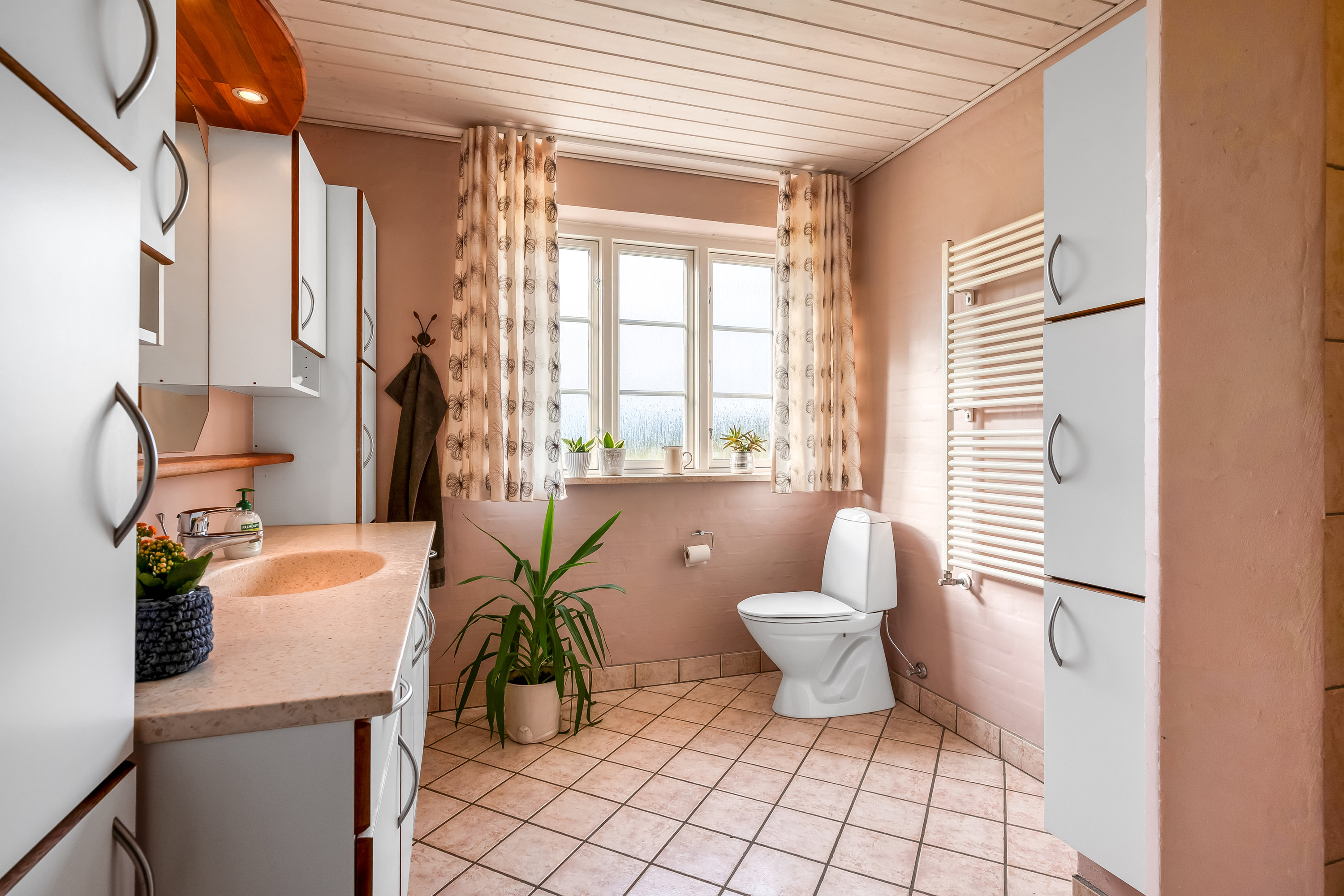 Fremhævet badeværelse billede i fuldskærmstilstand. Billede af Gudumvej 73, Gudum, 7620 Lemvig