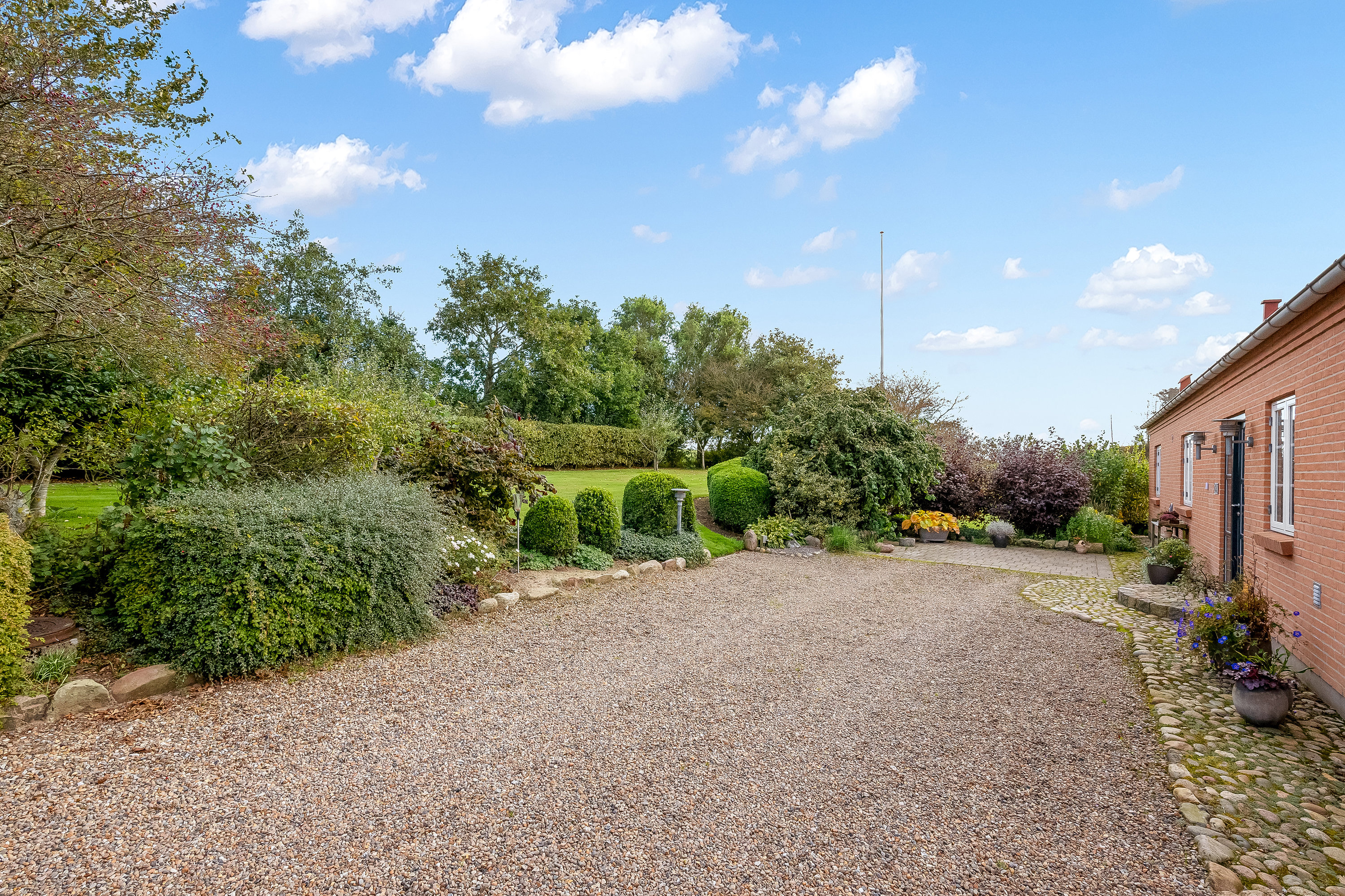 Fremhævet gårdsplads billede i fuldskærmstilstand. Billede af Gudumvej 73, Gudum, 7620 Lemvig