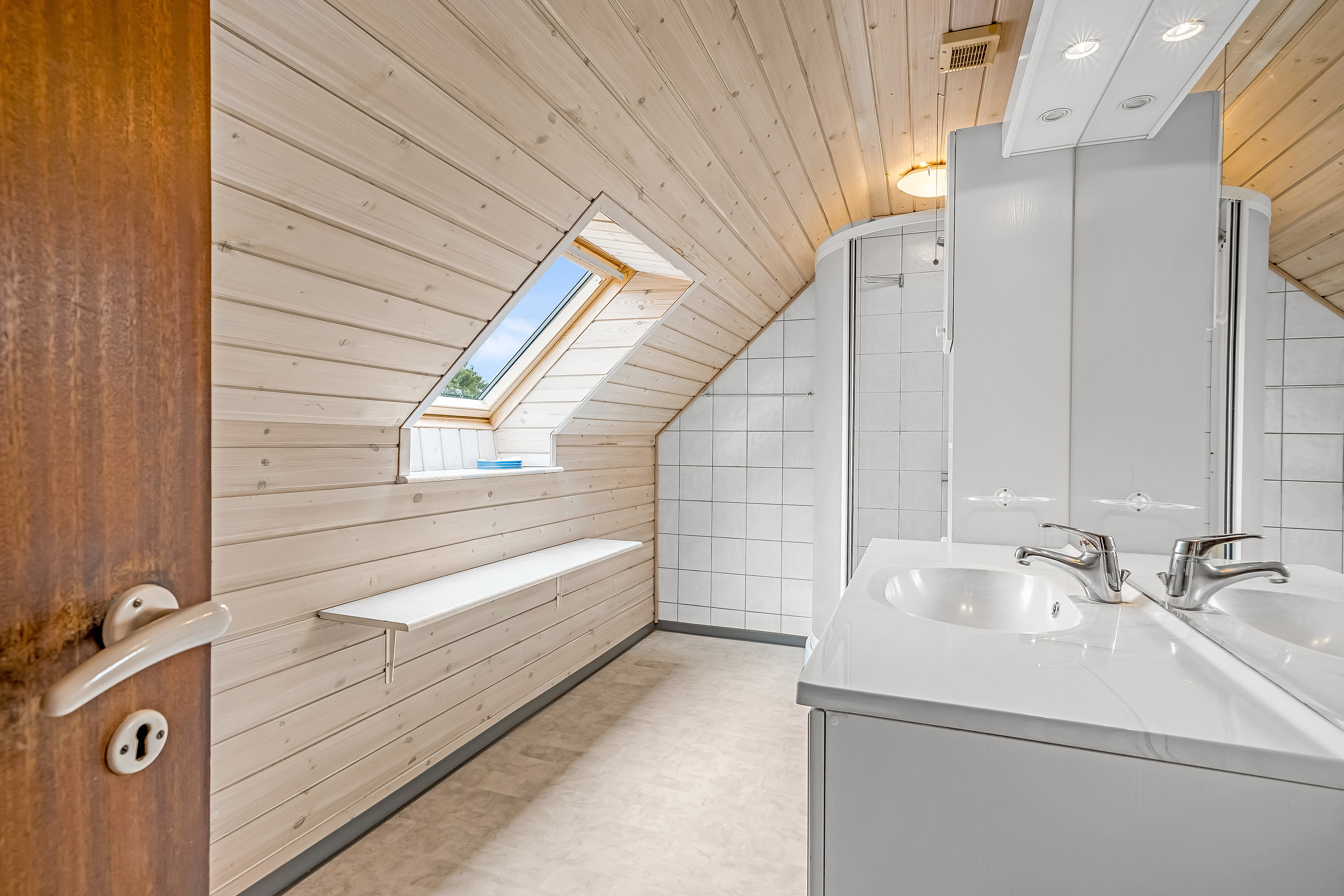 Fremhævet badeværelse billede i fuldskærmstilstand. Billede af Grønningen 21, 7620 Lemvig