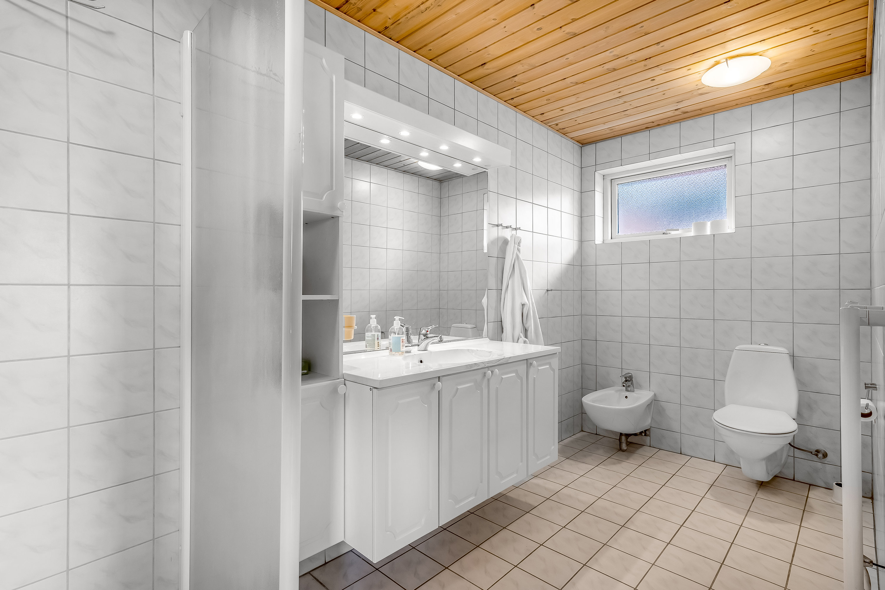 Fremhævet badeværelse billede i fuldskærmstilstand. Billede af Grønningen 21, 7620 Lemvig