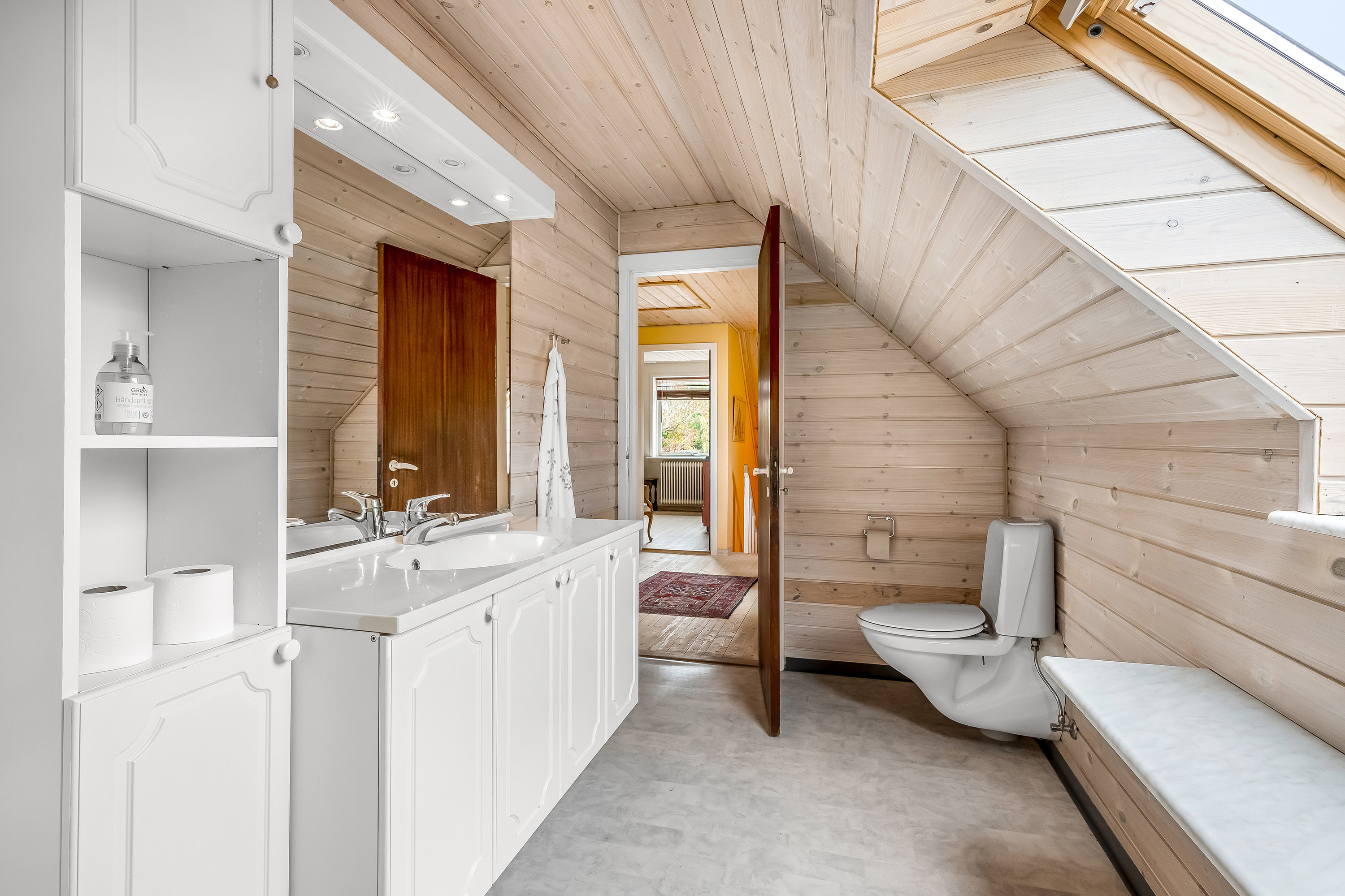 Fremhævet badeværelse billede i fuldskærmstilstand. Billede af Grønningen 21, 7620 Lemvig