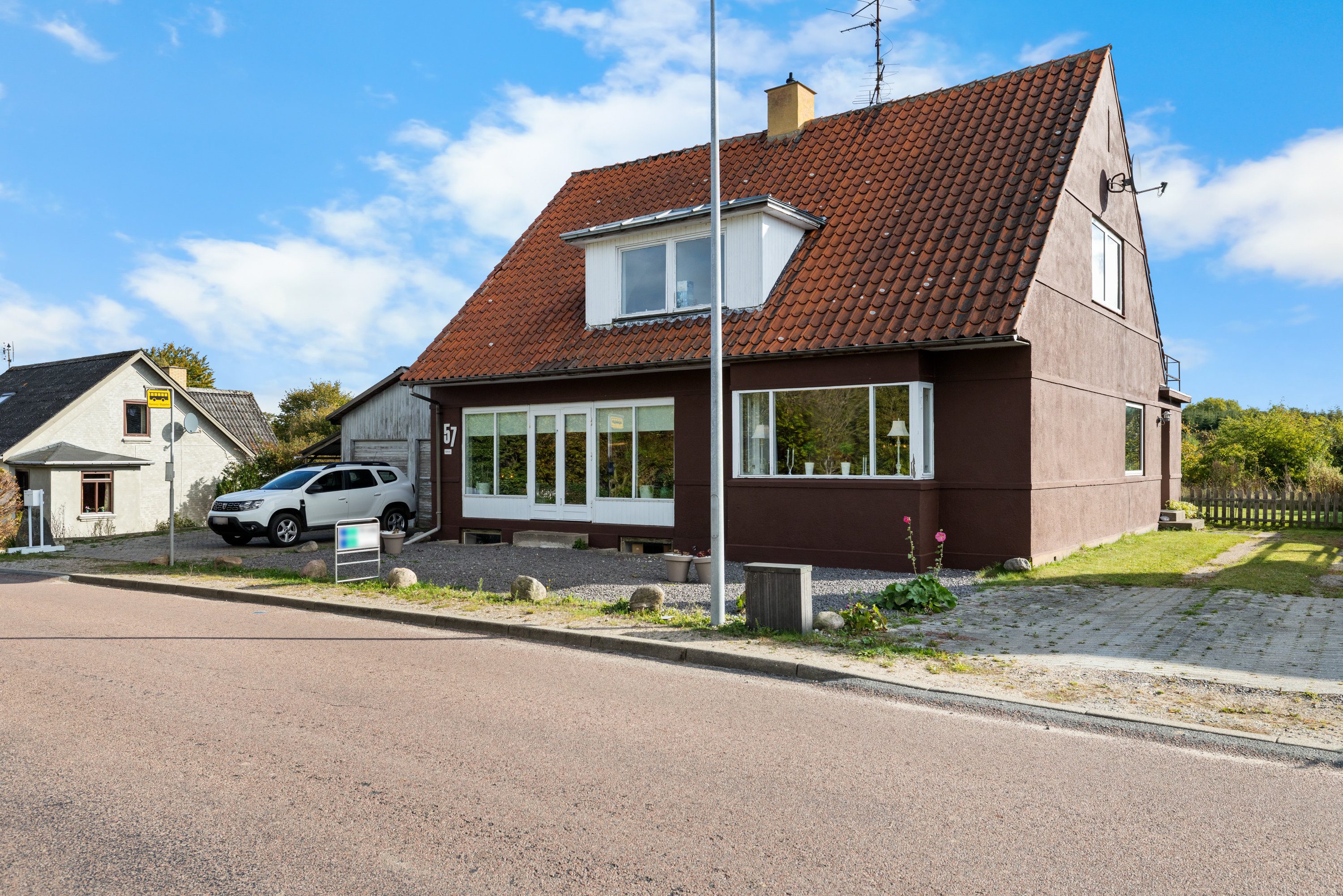 Fremhævet facade billede i fuldskærmstilstand. Billede af Bygaden 57, Håstrup, 5600 Faaborg