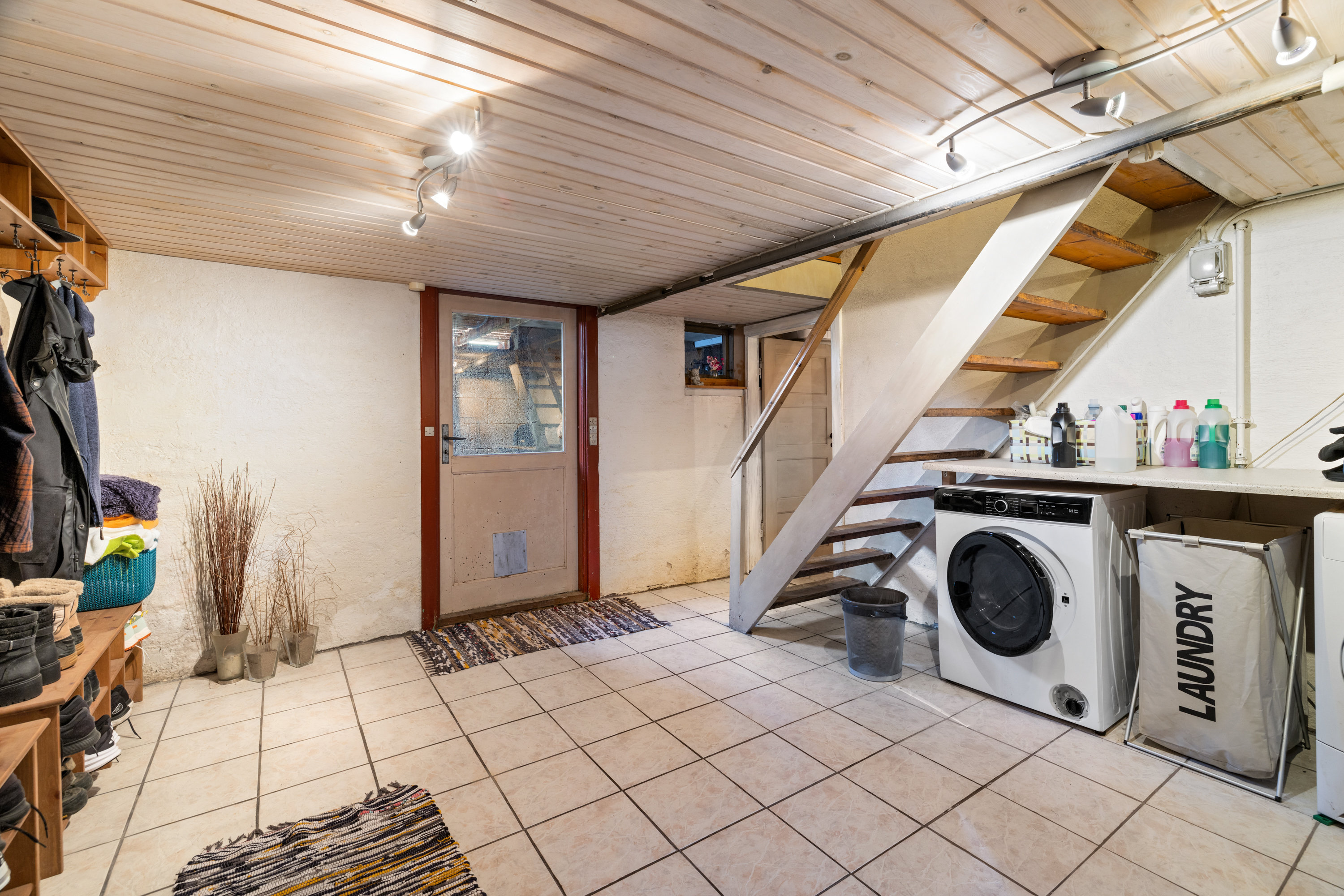 Fremhævet trappe billede i fuldskærmstilstand. Billede af Bygaden 57, Håstrup, 5600 Faaborg