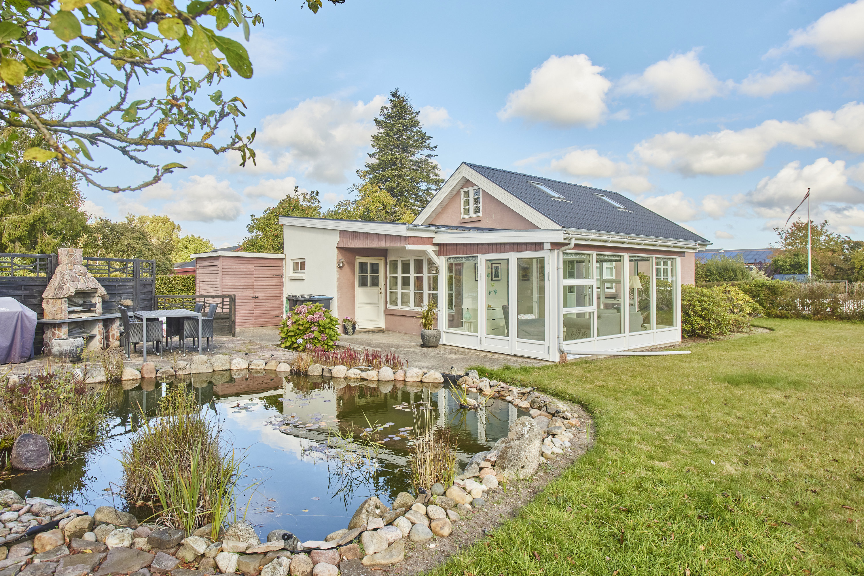 Fremhævet udestue billede i fuldskærmstilstand. Billede af Elme Allé 22, 8600 Silkeborg