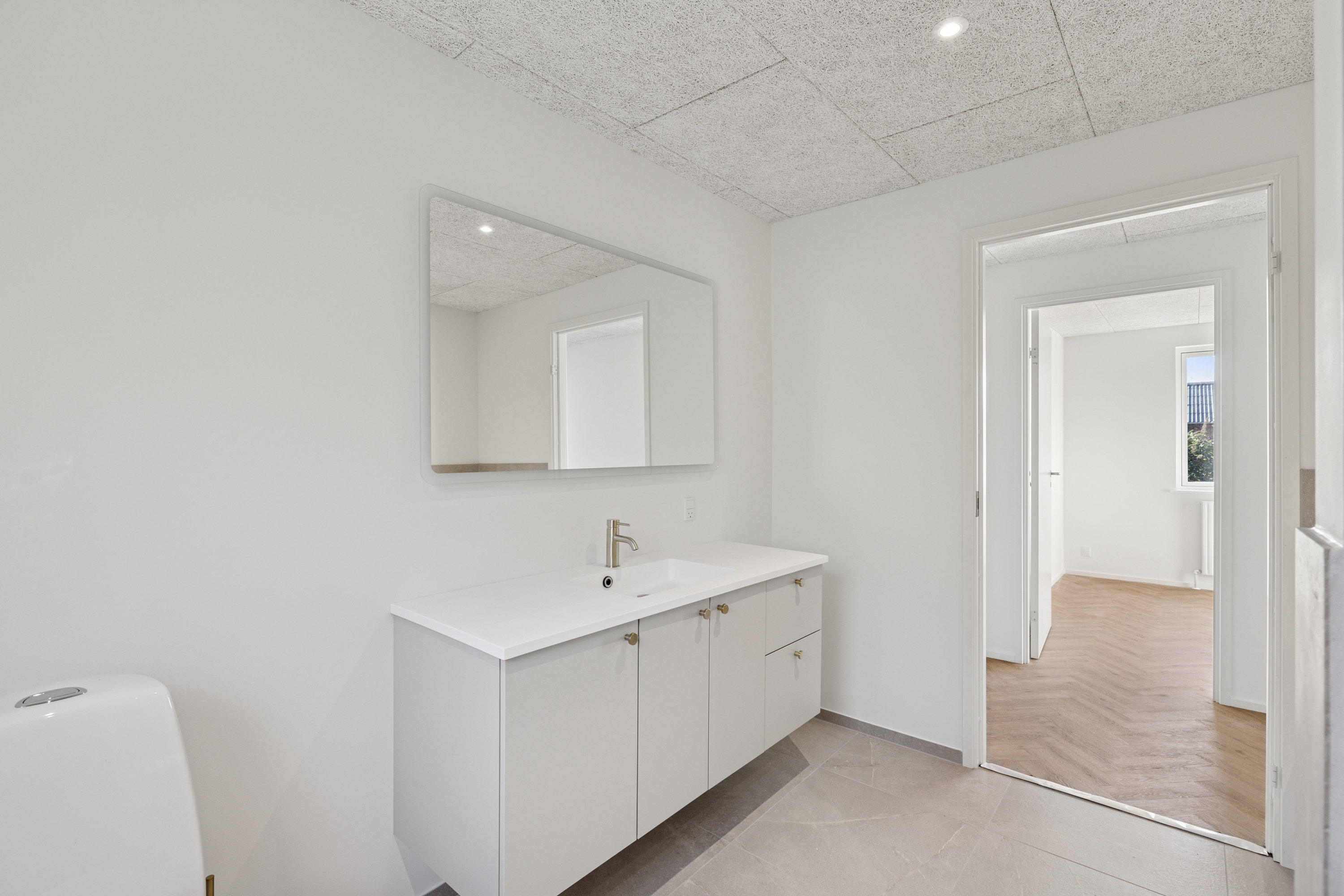 Fremhævet badeværelse billede i fuldskærmstilstand. Billede af Hedeskrænten 9, 8800 Viborg