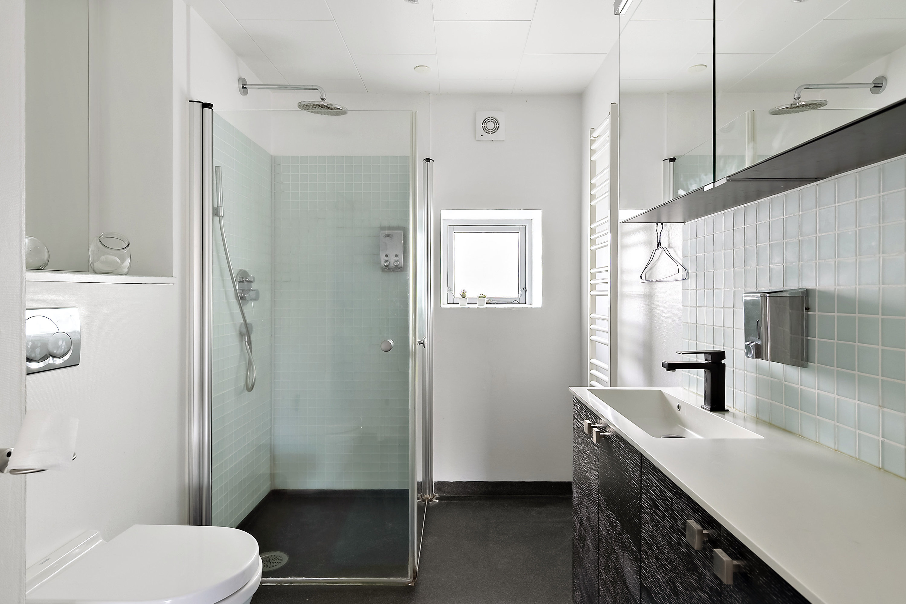 Fremhævet badeværelse billede i fuldskærmstilstand. Billede af Hirsevænget 1, 8362 Hørning