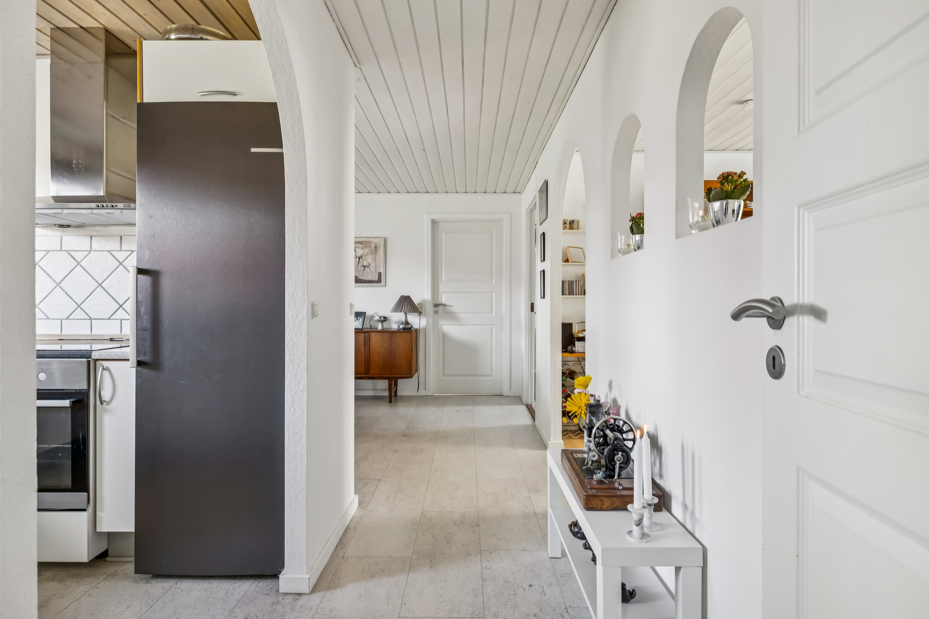 Fremhævet køkken/alrum billede i fuldskærmstilstand. Billede af Granhøjen 30, Vrold, 8660 Skanderborg