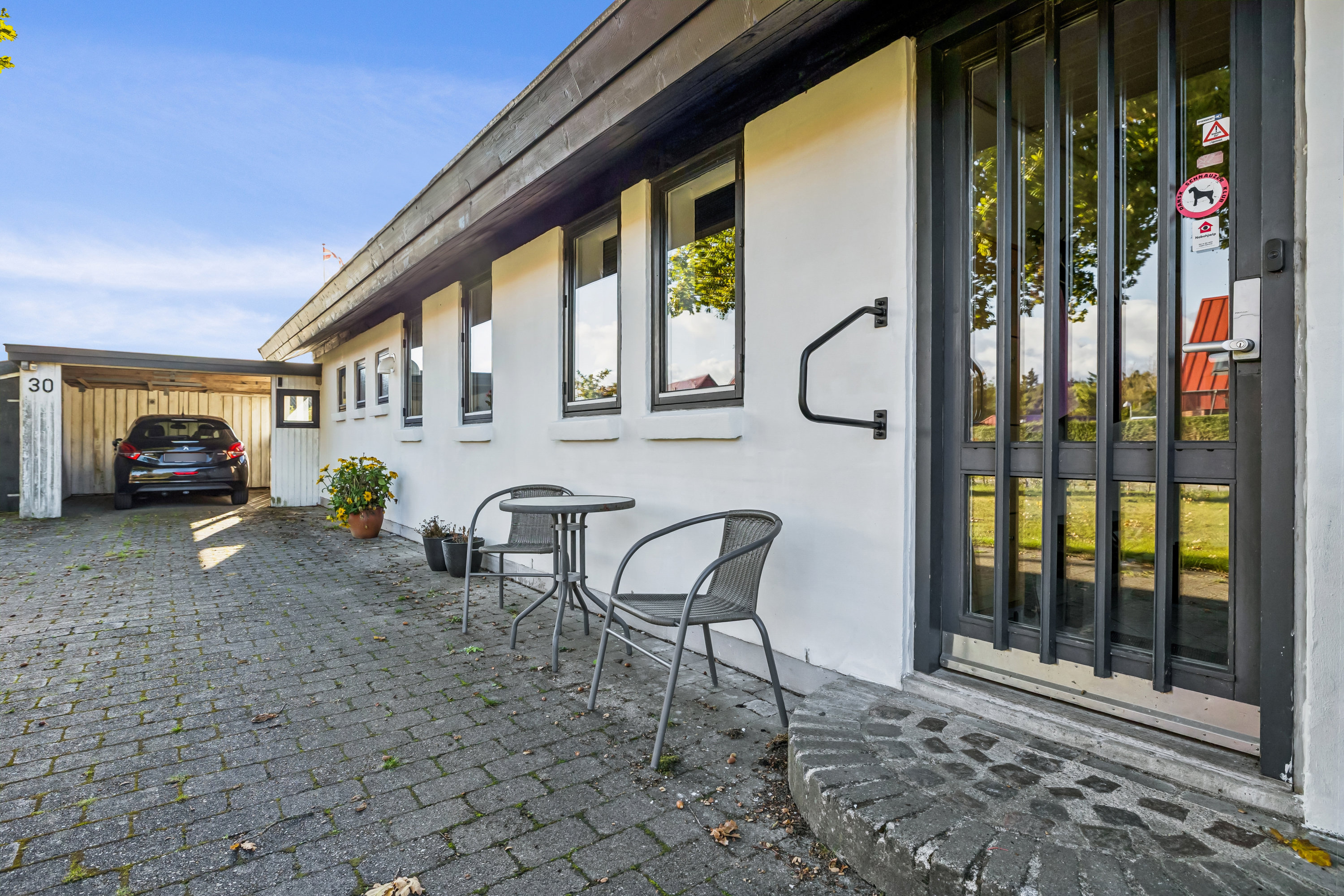 Miniaturebillede 1: indkørsel. Billede af Granhøjen 30, Vrold, 8660 Skanderborg