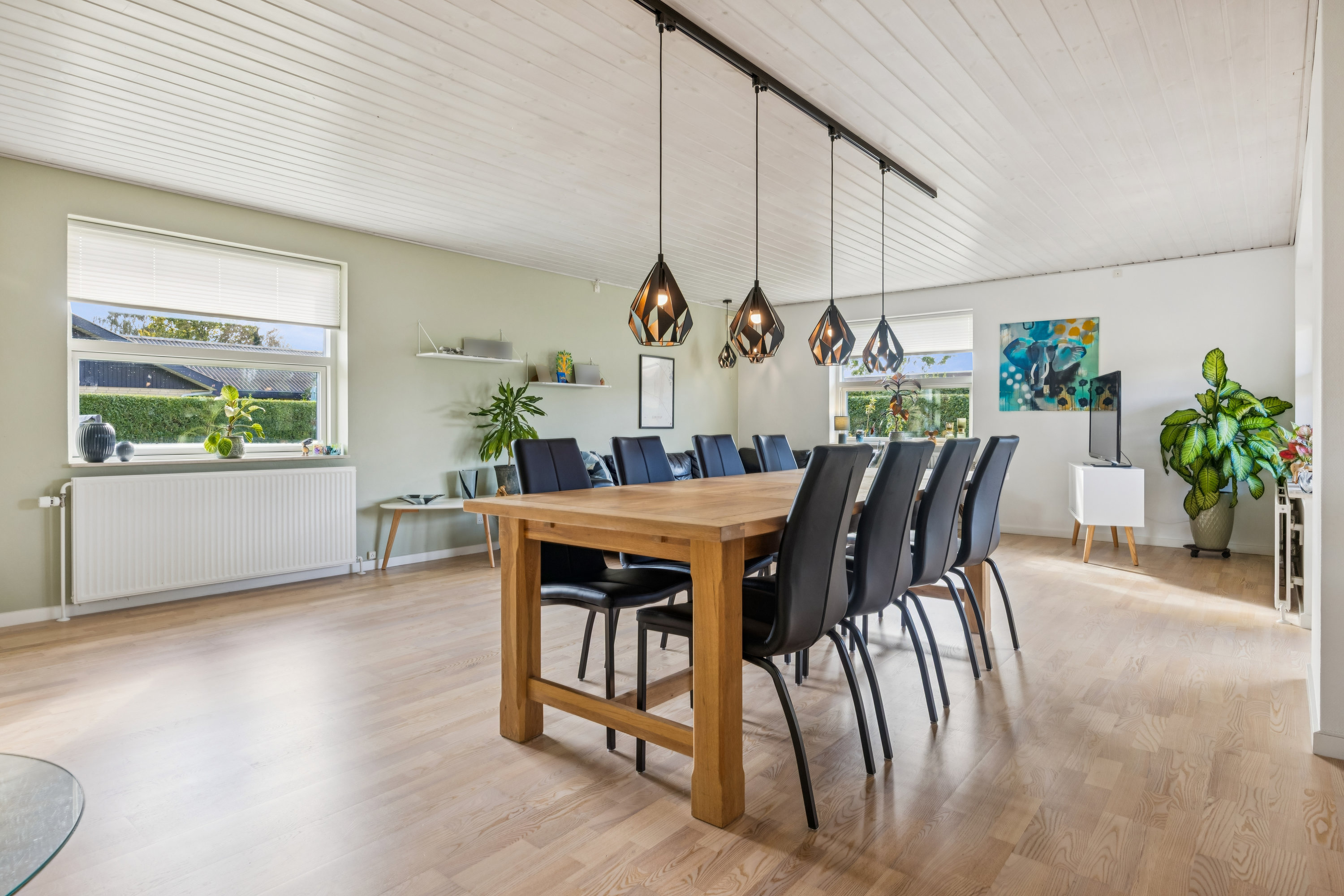 Fremhævet stue billede i fuldskærmstilstand. Billede af Østerhavensvej 3, 9362 Gandrup