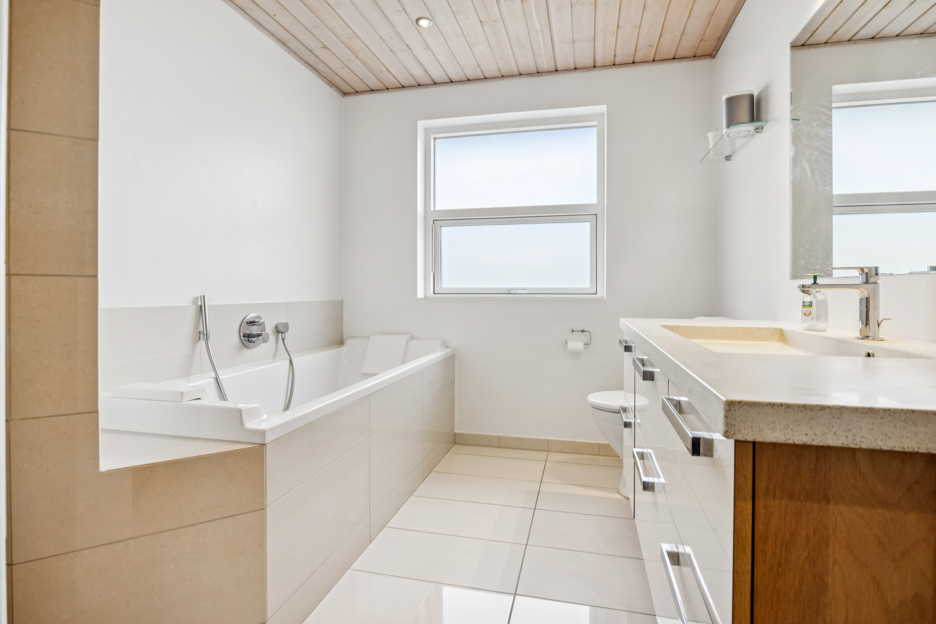 Fremhævet badeværelse billede i fuldskærmstilstand. Billede af Østerhavensvej 3, 9362 Gandrup