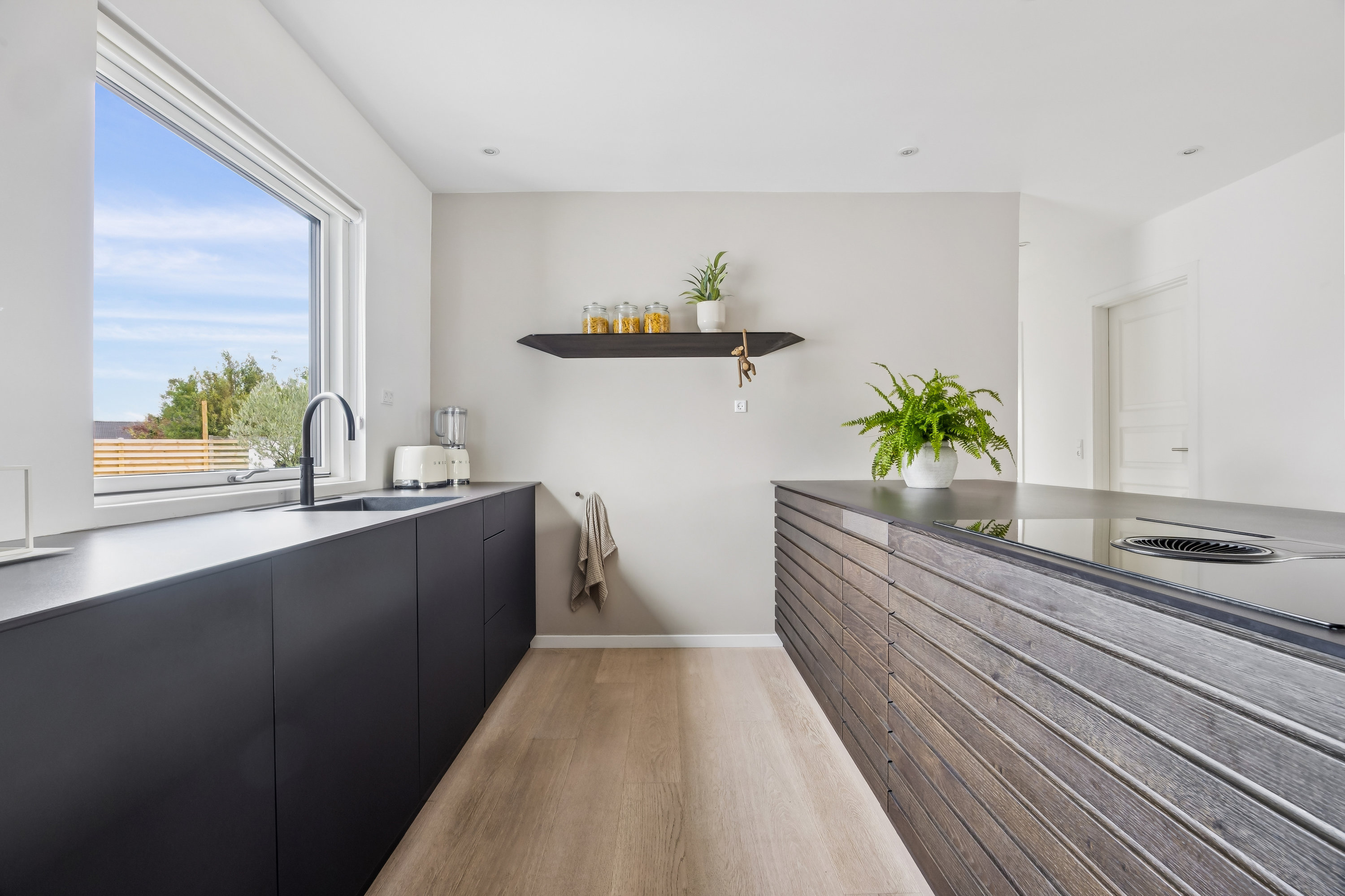 Fremhævet køkken billede i fuldskærmstilstand. Billede af Alperosevej 20, 4600 Køge