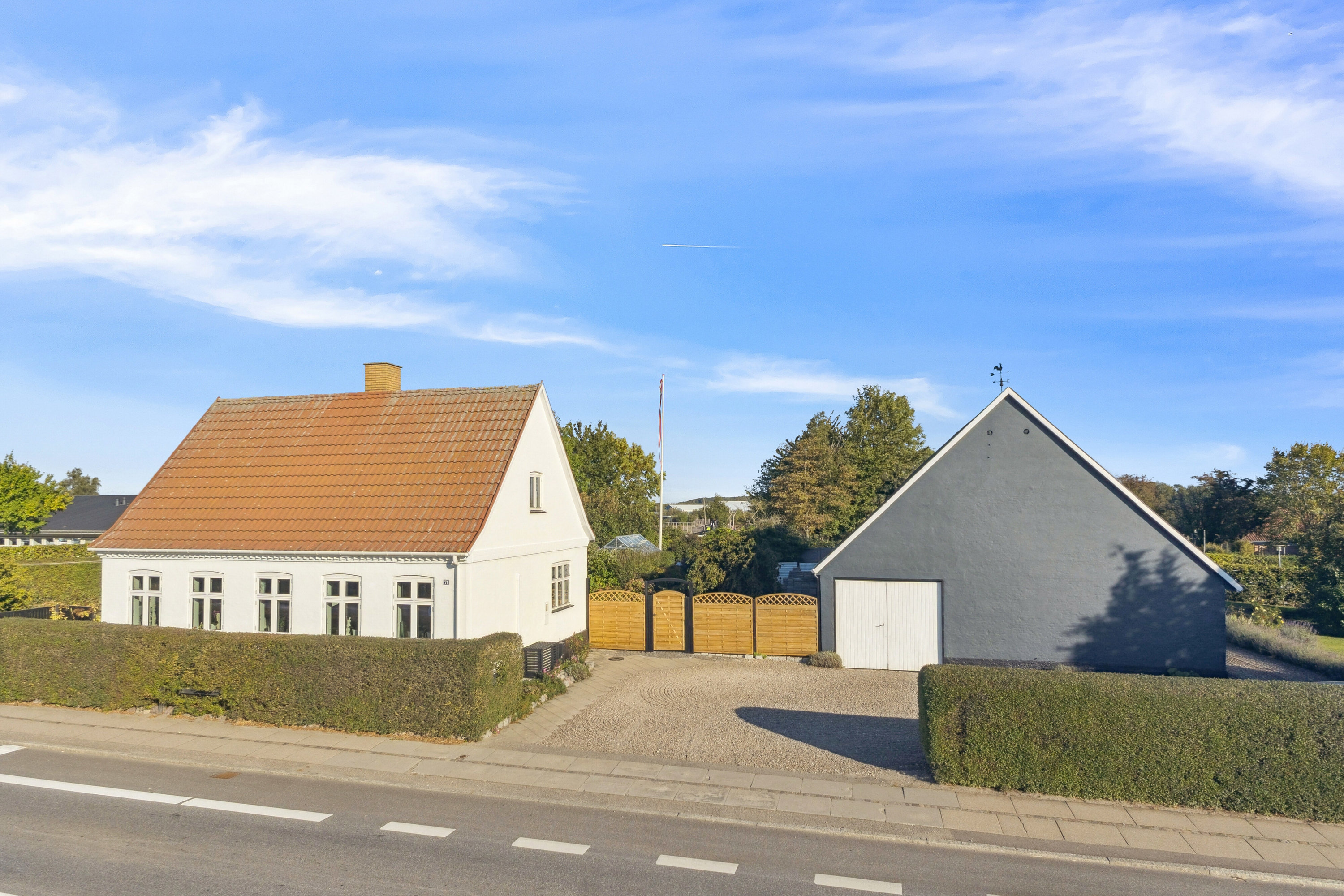 Villa: Set fra vejen på Næstvedvej 71, 4230 Skælskør