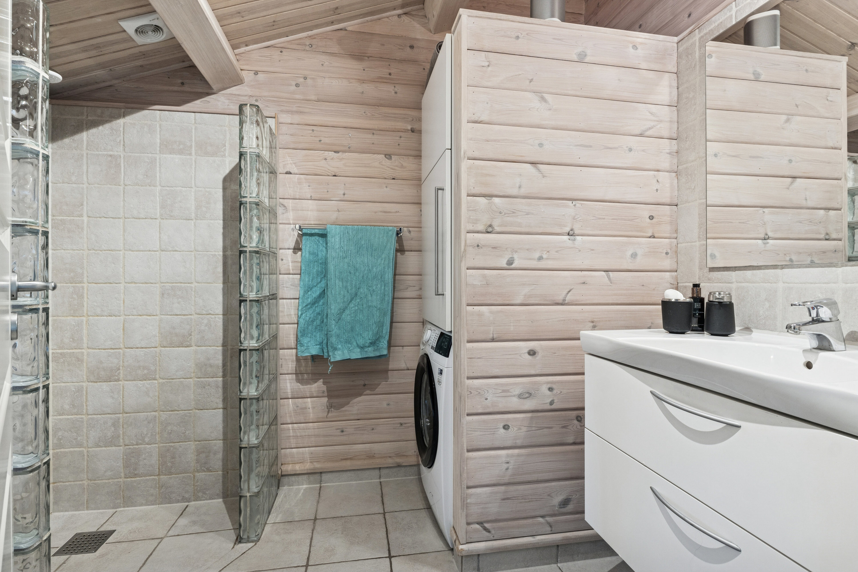 Fremhævet badeværelse billede i fuldskærmstilstand. Billede af Nyrup Huse 44, Nyrup, 4500 Nykøbing Sj