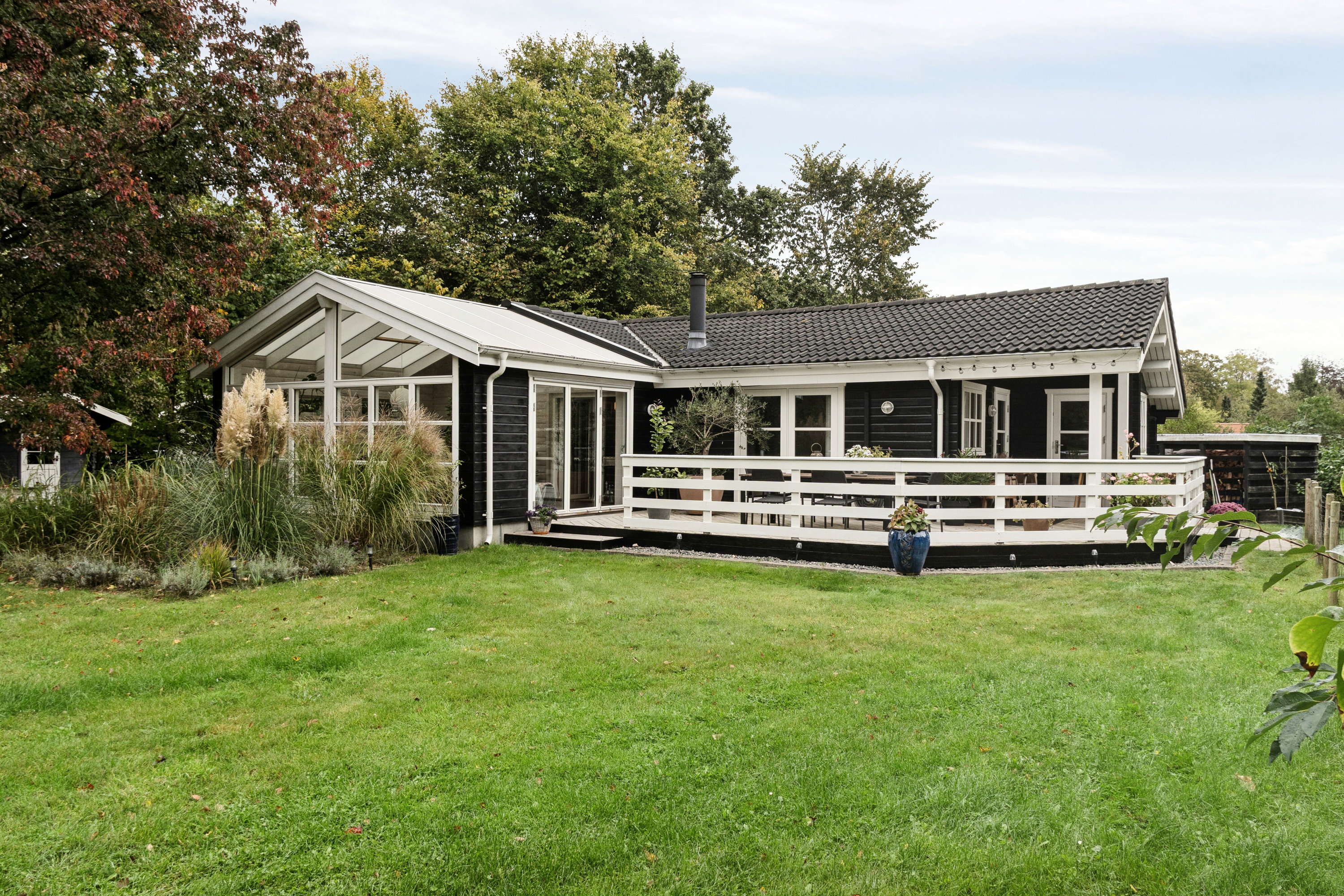 Miniaturebillede 1: set fra haven. Billede af Nyrup Huse 44, Nyrup, 4500 Nykøbing Sj