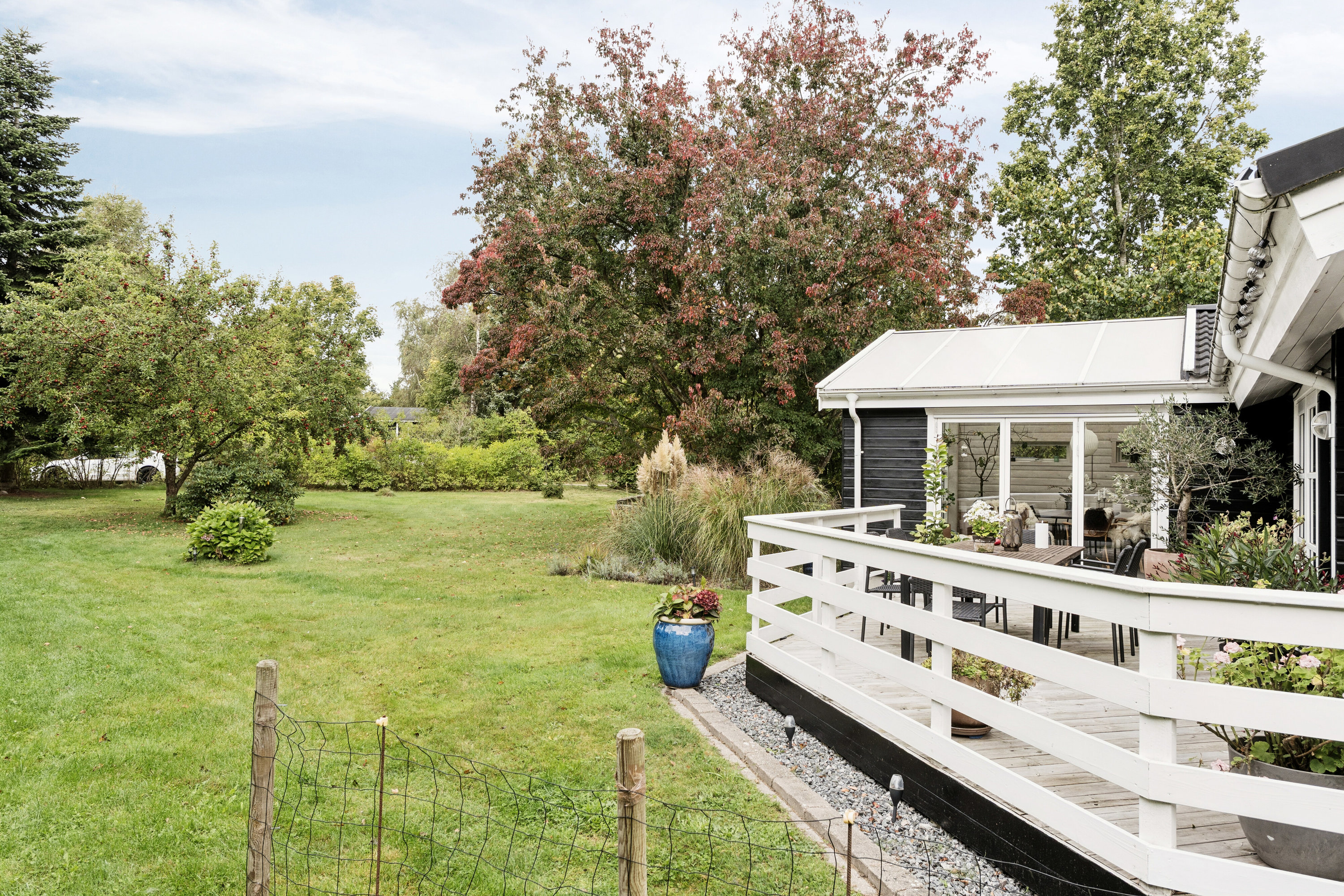 Fremhævet set fra haven billede i fuldskærmstilstand. Billede af Nyrup Huse 44, Nyrup, 4500 Nykøbing Sj