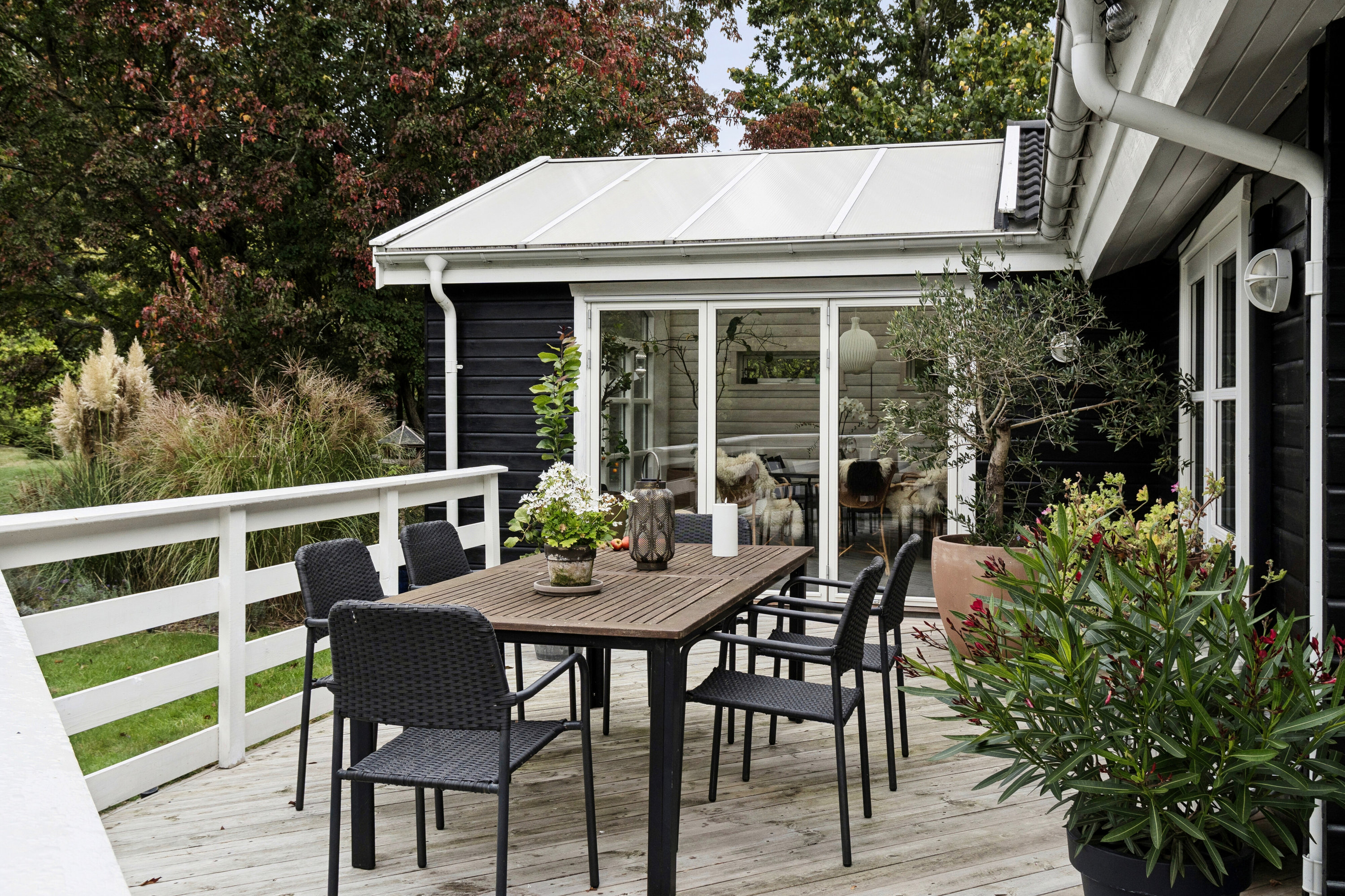 Fremhævet overdækket terrasse billede i fuldskærmstilstand. Billede af Nyrup Huse 44, Nyrup, 4500 Nykøbing Sj