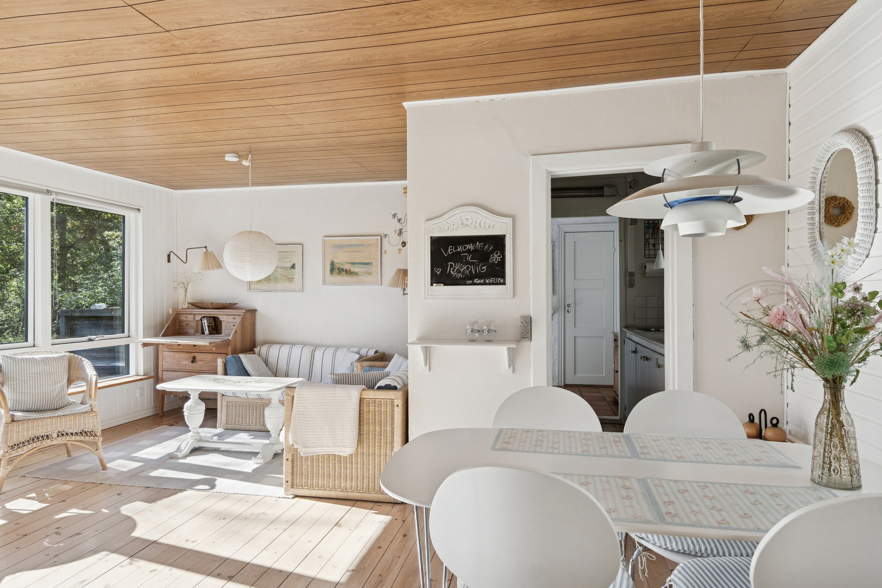 Fremhævet stue billede i fuldskærmstilstand. Billede af Løvevej 3, 4581 Rørvig