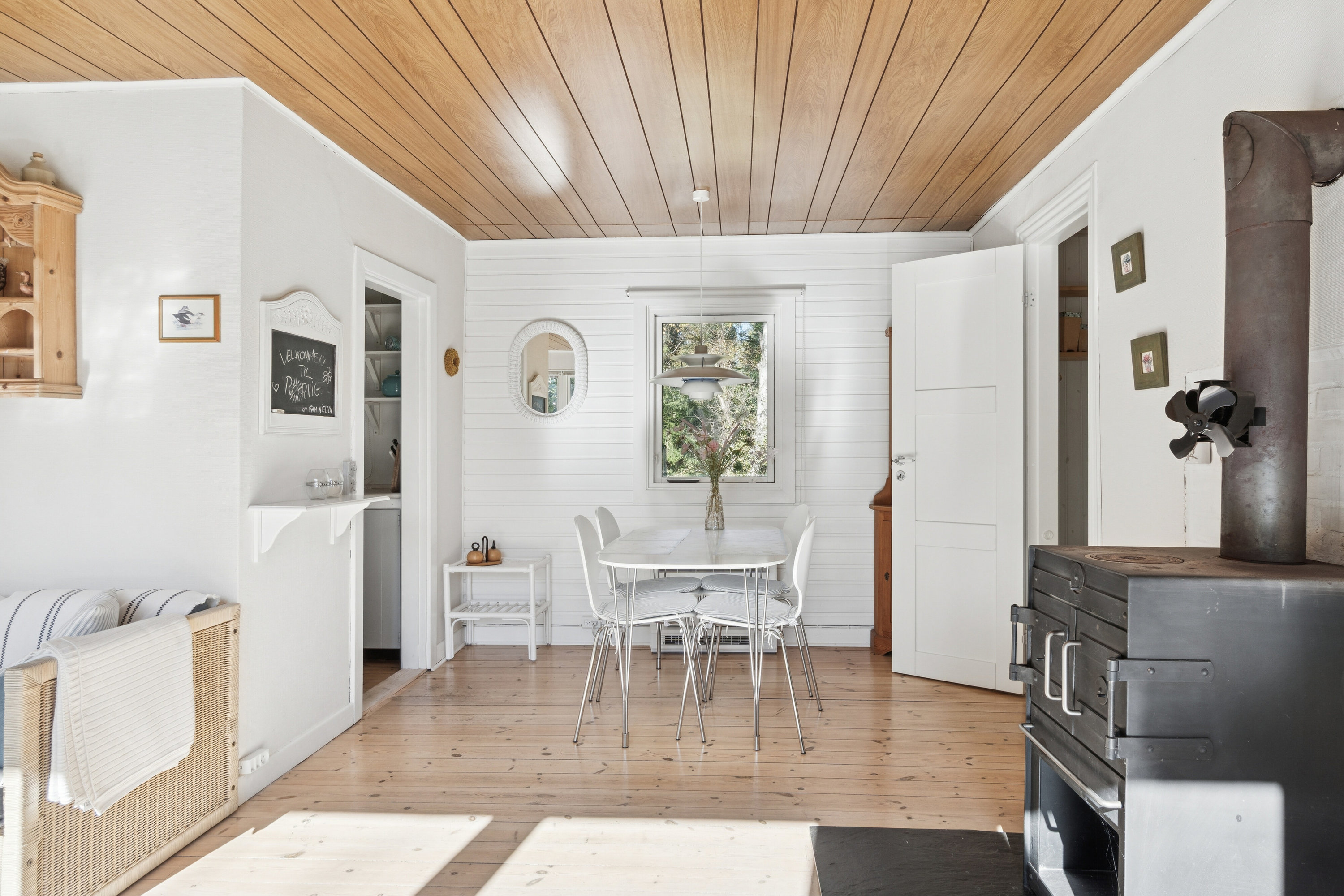 Fremhævet spisestue billede i fuldskærmstilstand. Billede af Løvevej 3, 4581 Rørvig