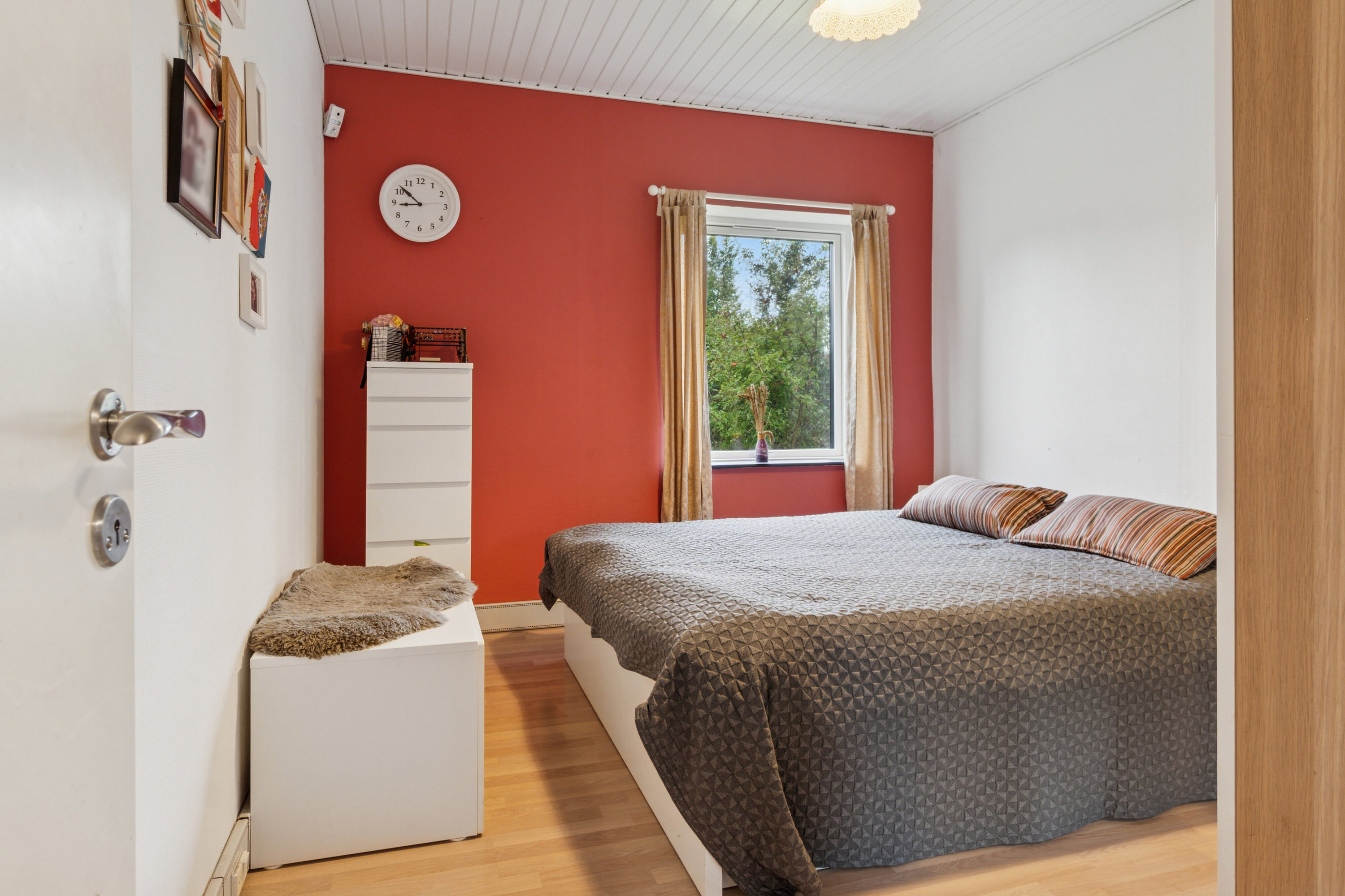 Fremhævet soveværelse billede i fuldskærmstilstand. Billede af Vojensvej 54, 2610 Rødovre