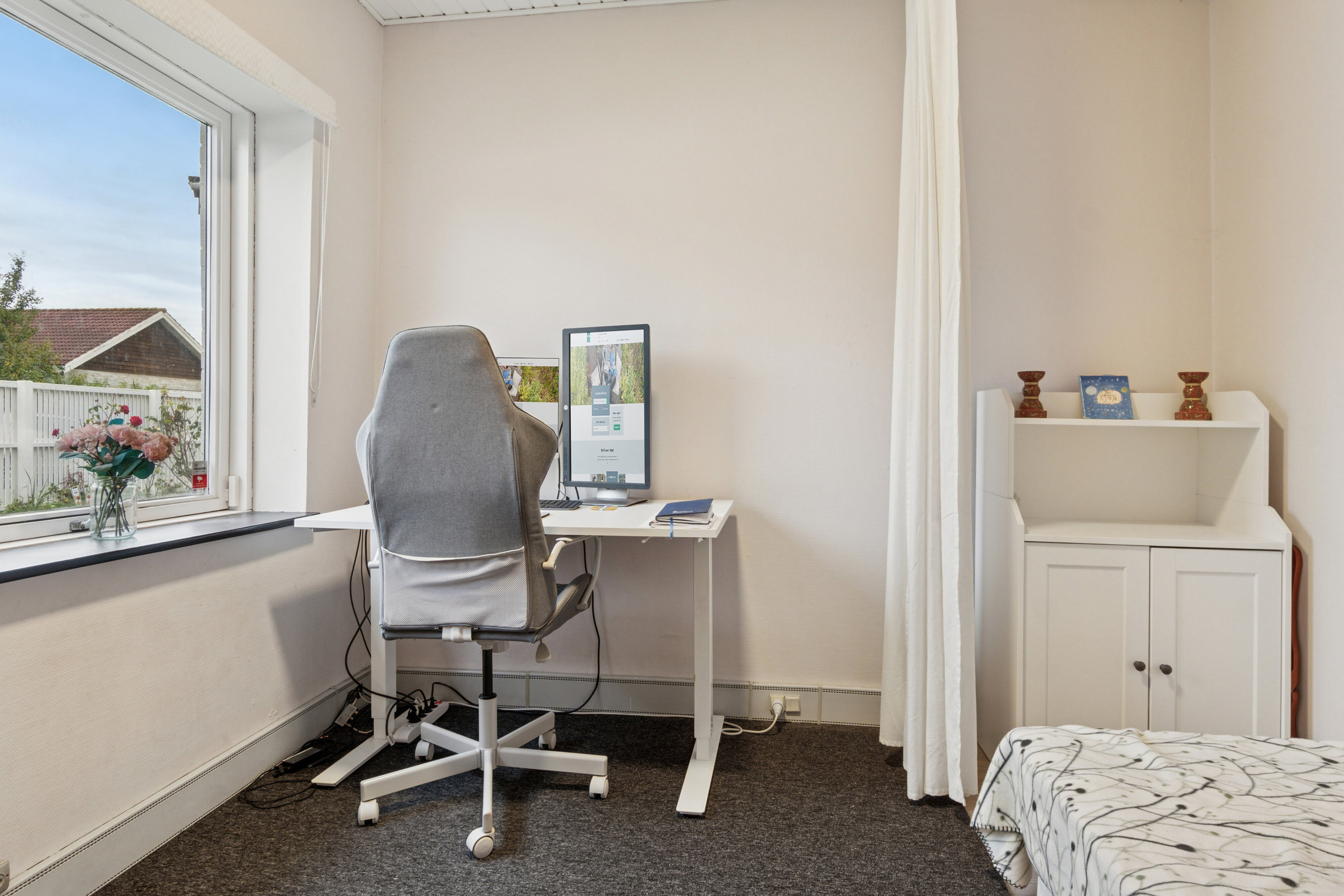 Fremhævet soveværelse billede i fuldskærmstilstand. Billede af Vojensvej 54, 2610 Rødovre