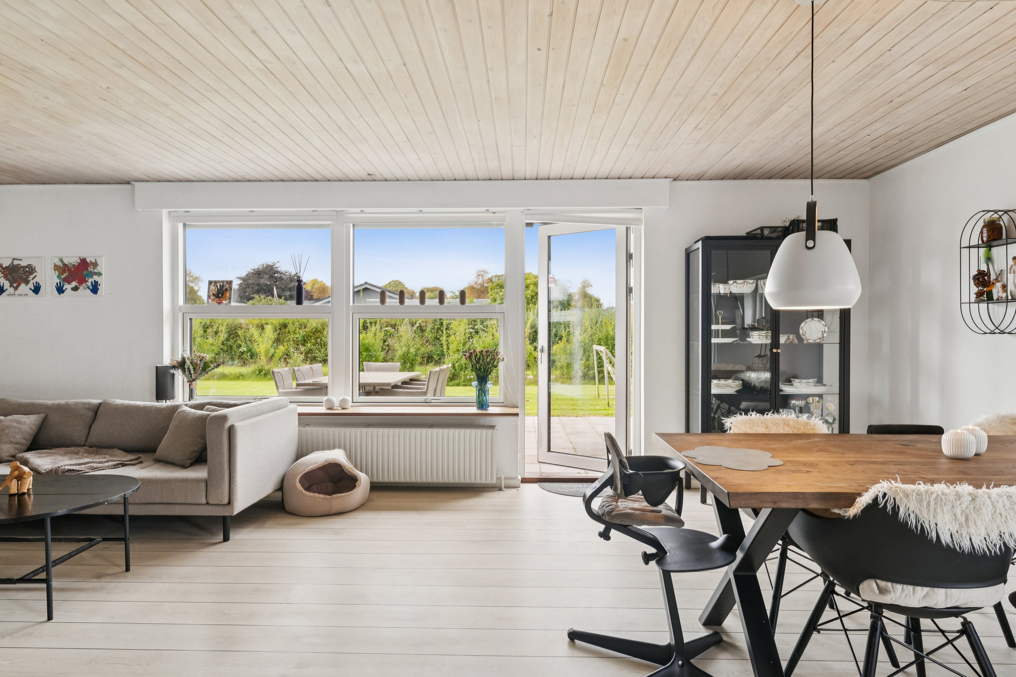 Fremhævet stue billede i fuldskærmstilstand. Billede af Klarinetvej 8, 8940 Randers SV