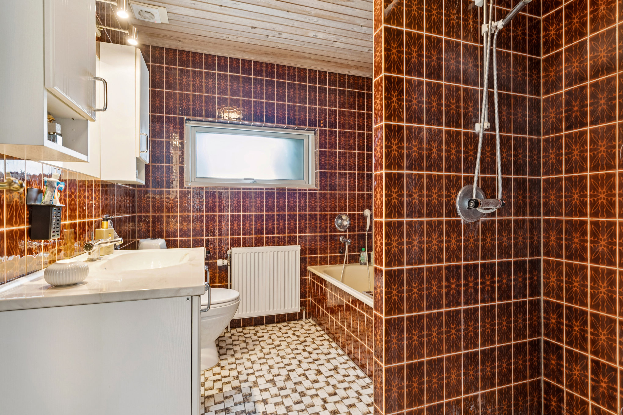 Fremhævet badeværelse billede i fuldskærmstilstand. Billede af Klarinetvej 8, 8940 Randers SV