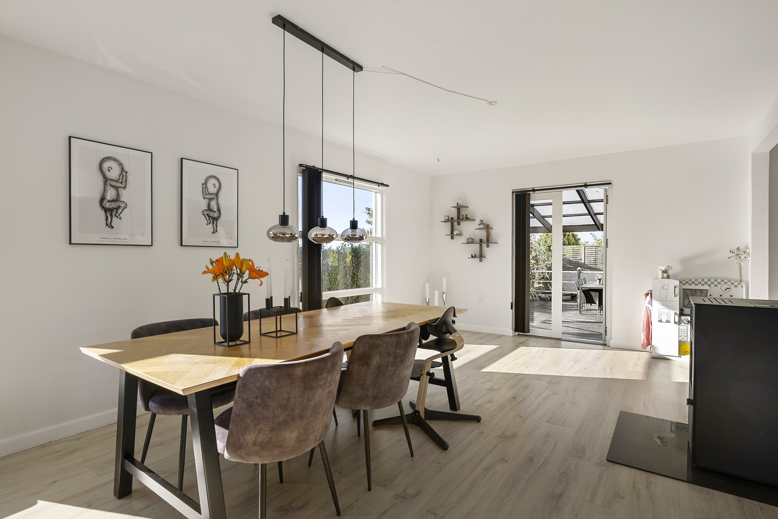 Fremhævet stue billede i fuldskærmstilstand. Billede af Lærkevej 23, 4220 Korsør