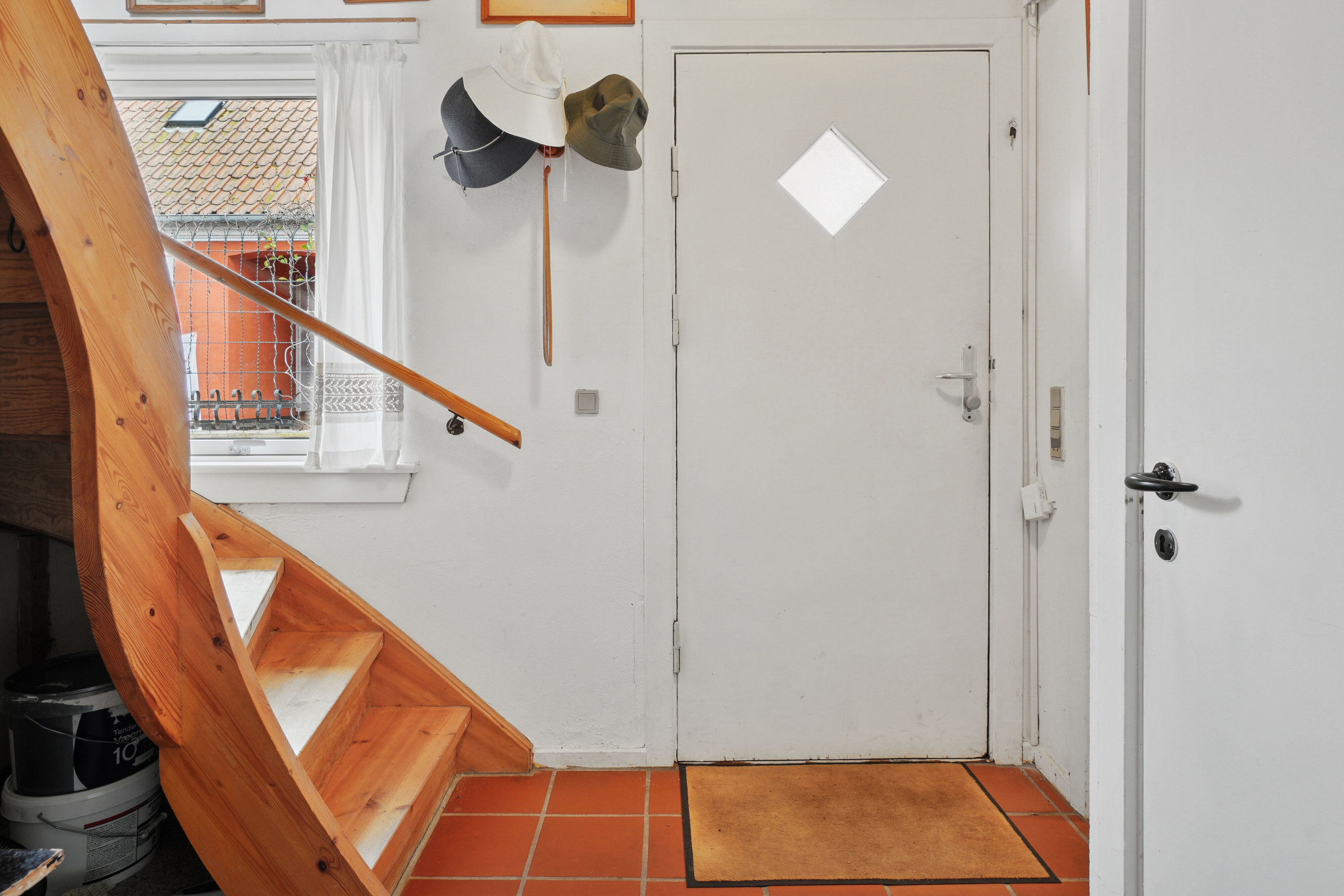 Fremhævet opgang billede i fuldskærmstilstand. Billede af Løkkegade 34, Gudhjem, 3760 Gudhjem