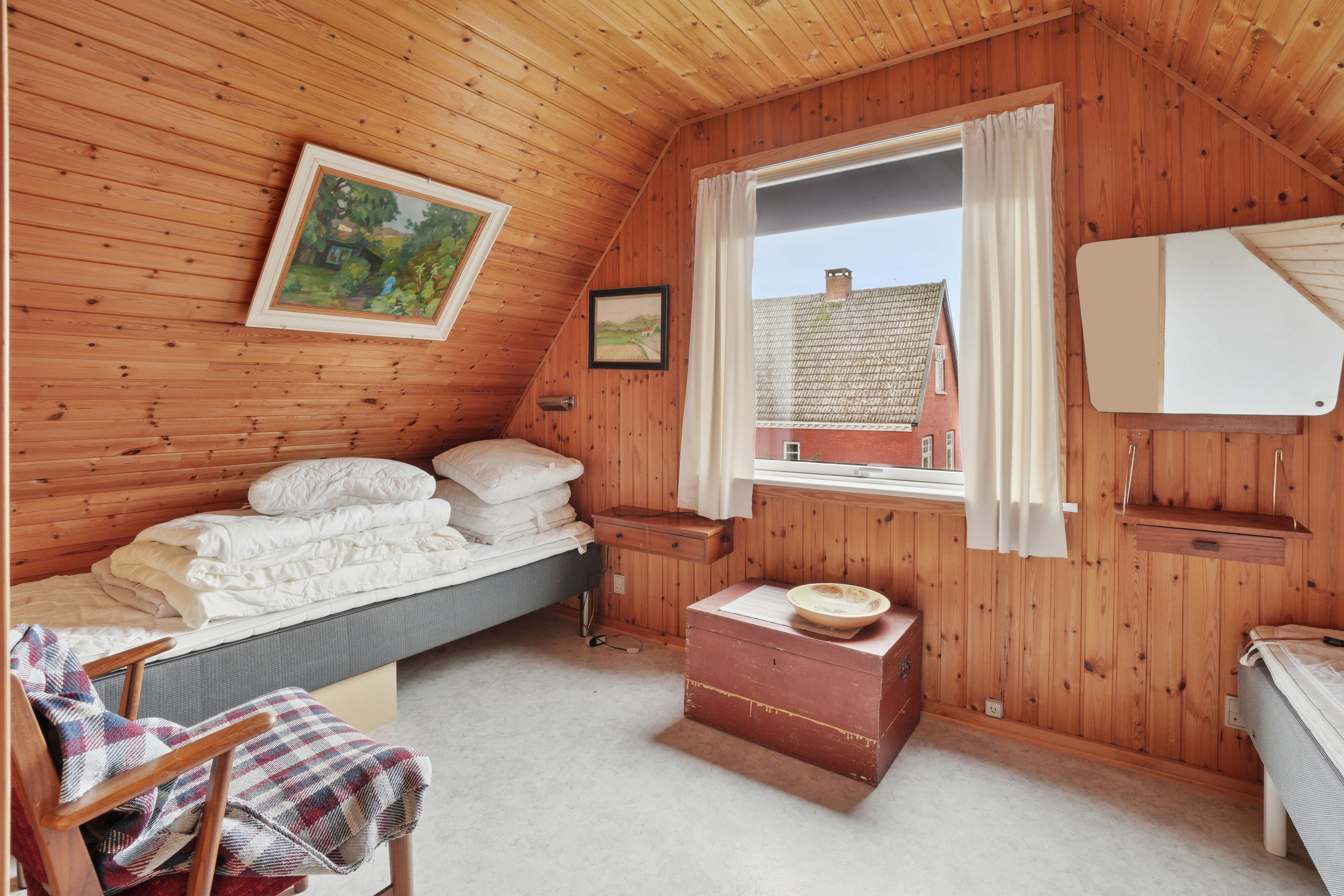 Fremhævet soveværelse billede i fuldskærmstilstand. Billede af Løkkegade 34, Gudhjem, 3760 Gudhjem