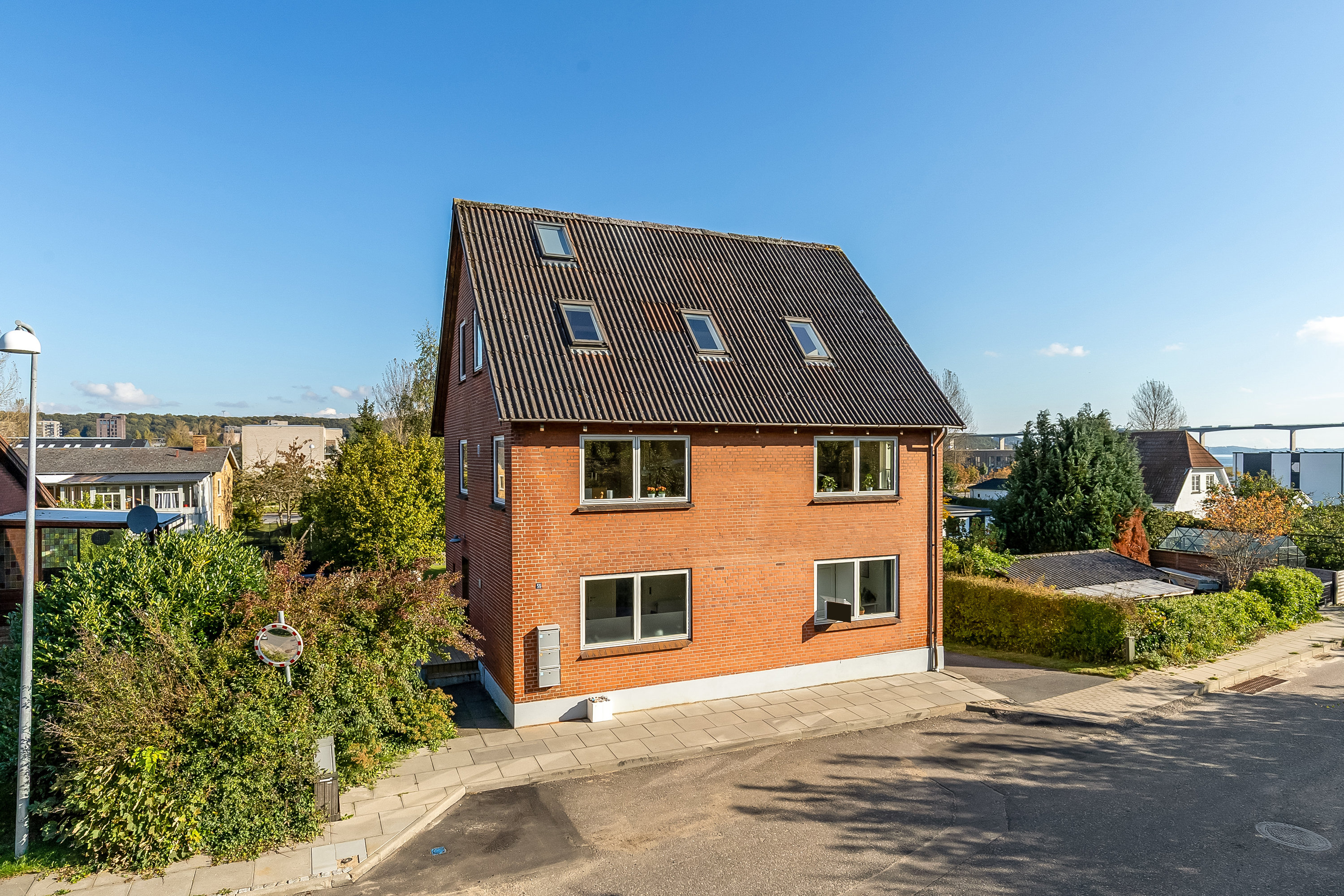 Fremhævet mastefoto billede i fuldskærmstilstand. Billede af Mågevej 55, 1., 7100 Vejle