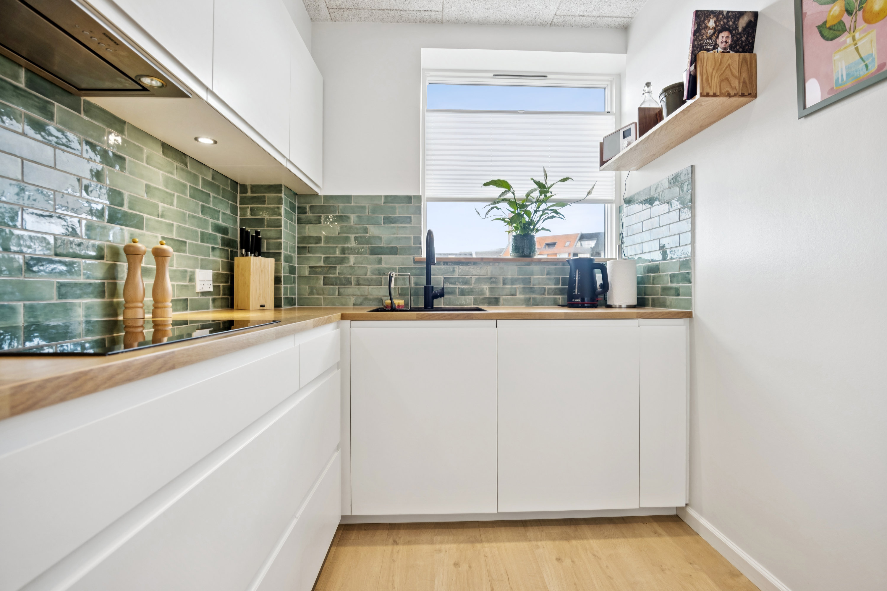 Fremhævet køkken billede i fuldskærmstilstand. Billede af Dronningensgade 13, 2. th., 9400 Nørresundby