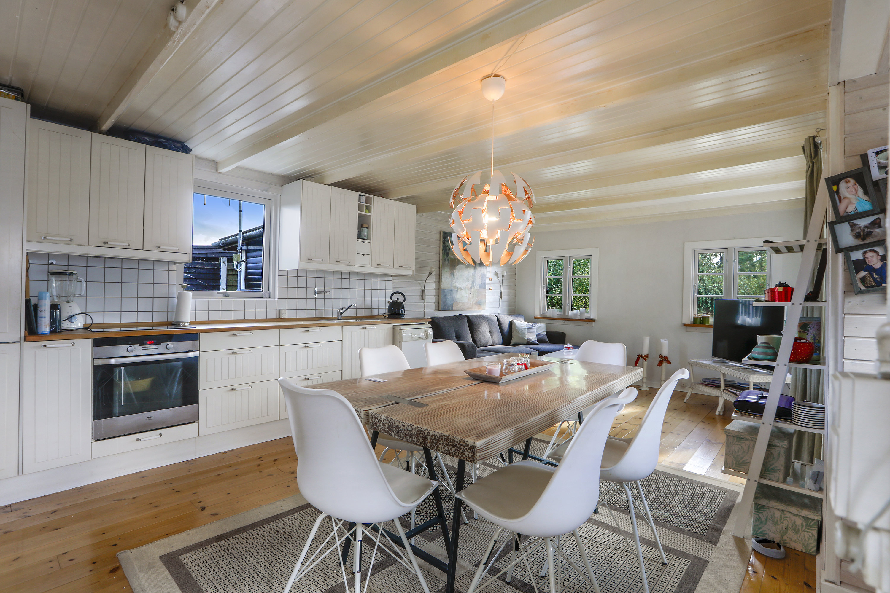 Fremhævet køkken-alrum billede i fuldskærmstilstand. Billede af Bifrost 4, Godthåb, 2740 Skovlunde