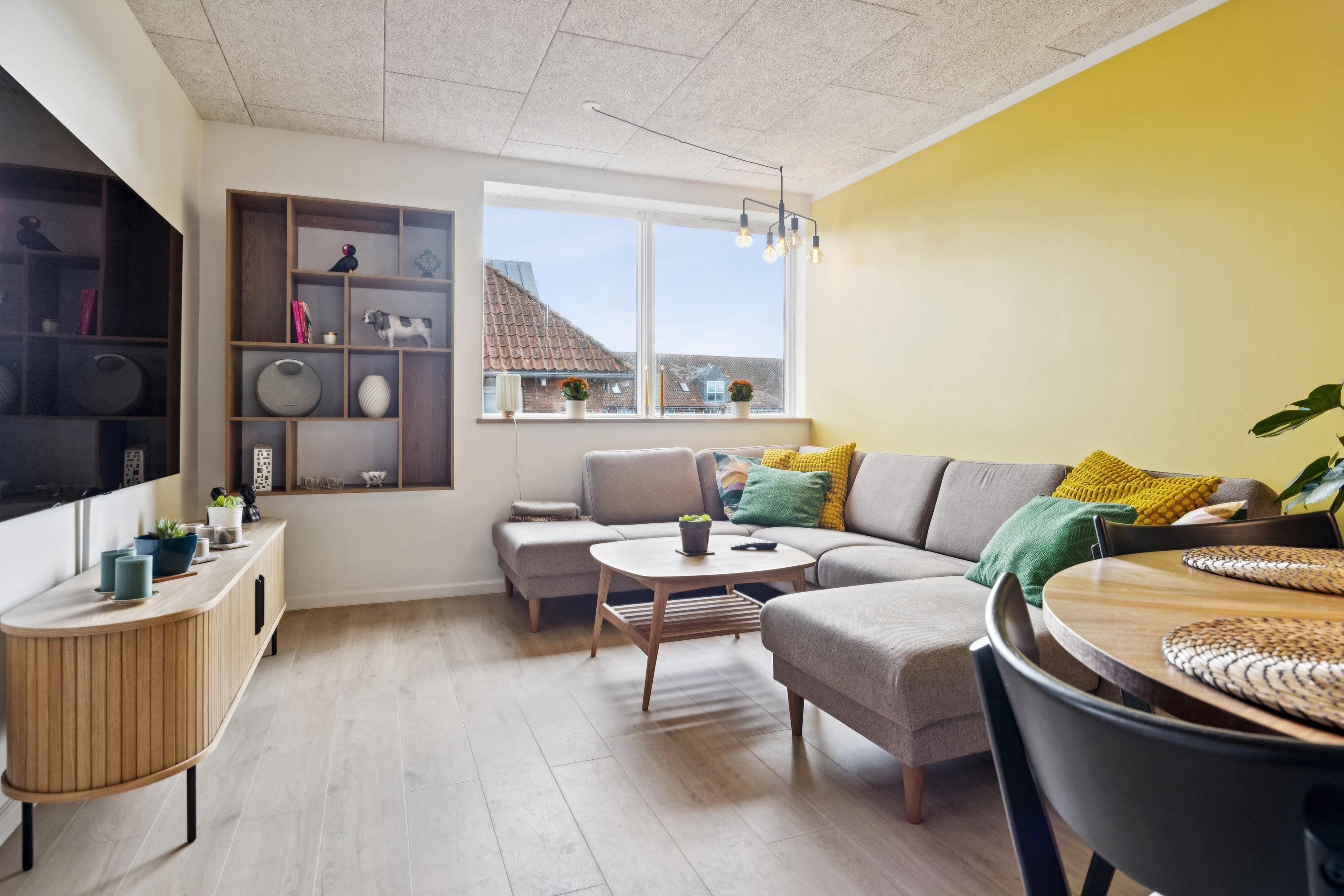 Fremhævet stue billede i fuldskærmstilstand. Billede af Dronningensgade 13, 2. th., 9400 Nørresundby