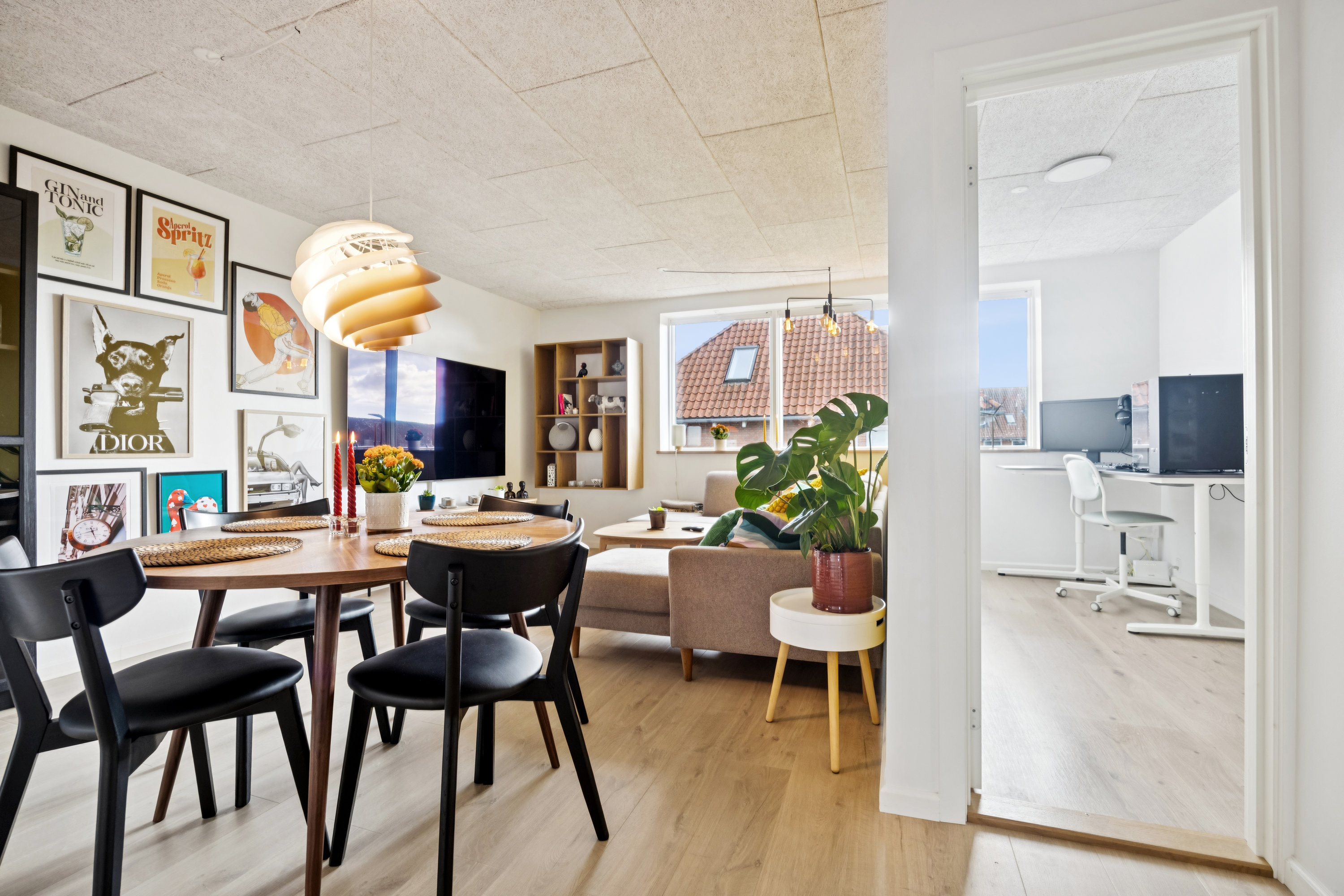 Fremhævet stue billede i fuldskærmstilstand. Billede af Dronningensgade 13, 2. th., 9400 Nørresundby