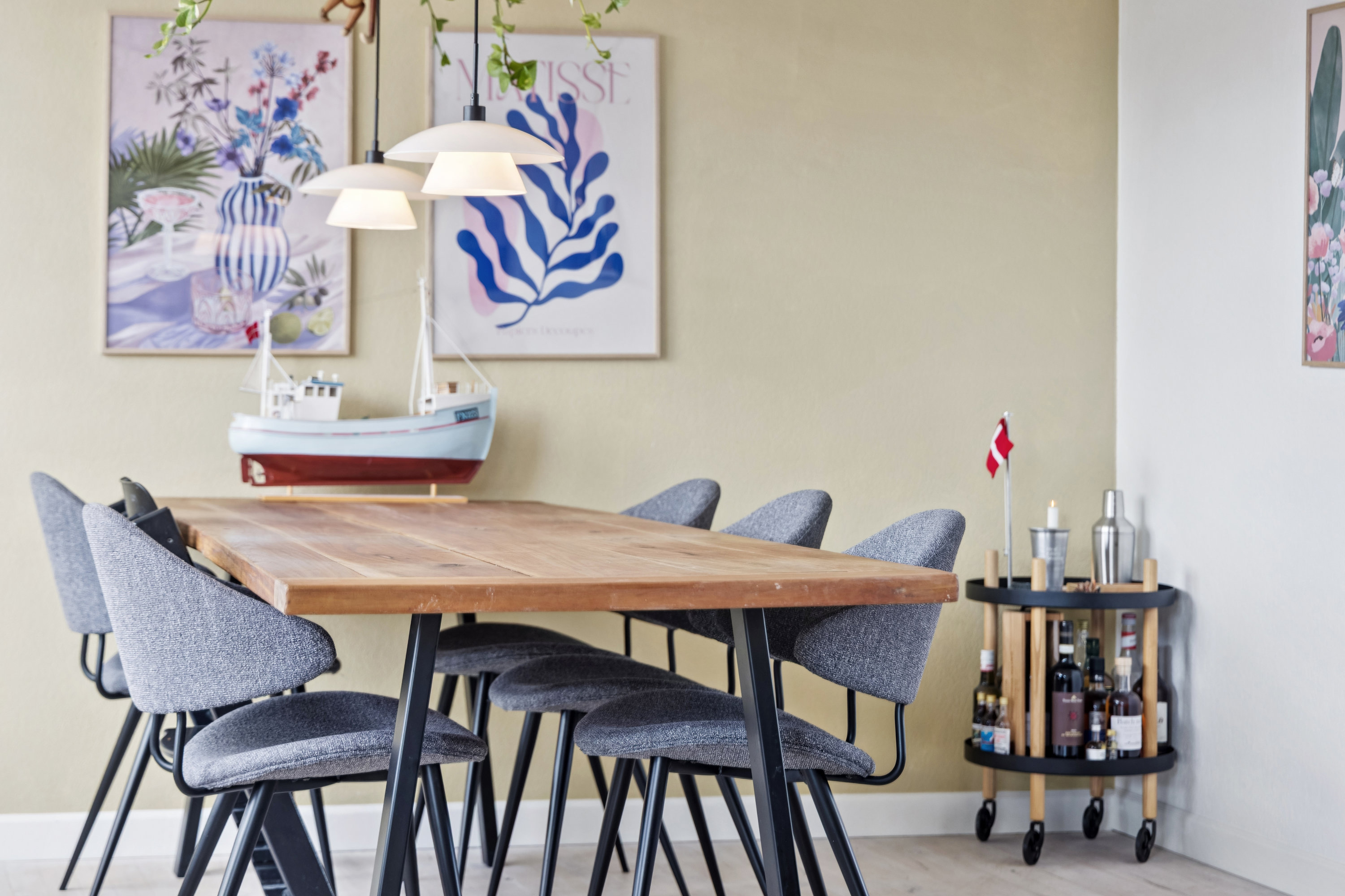 Fremhævet stue billede i fuldskærmstilstand. Billede af Kongensgade 15, 1. th., 9400 Nørresundby