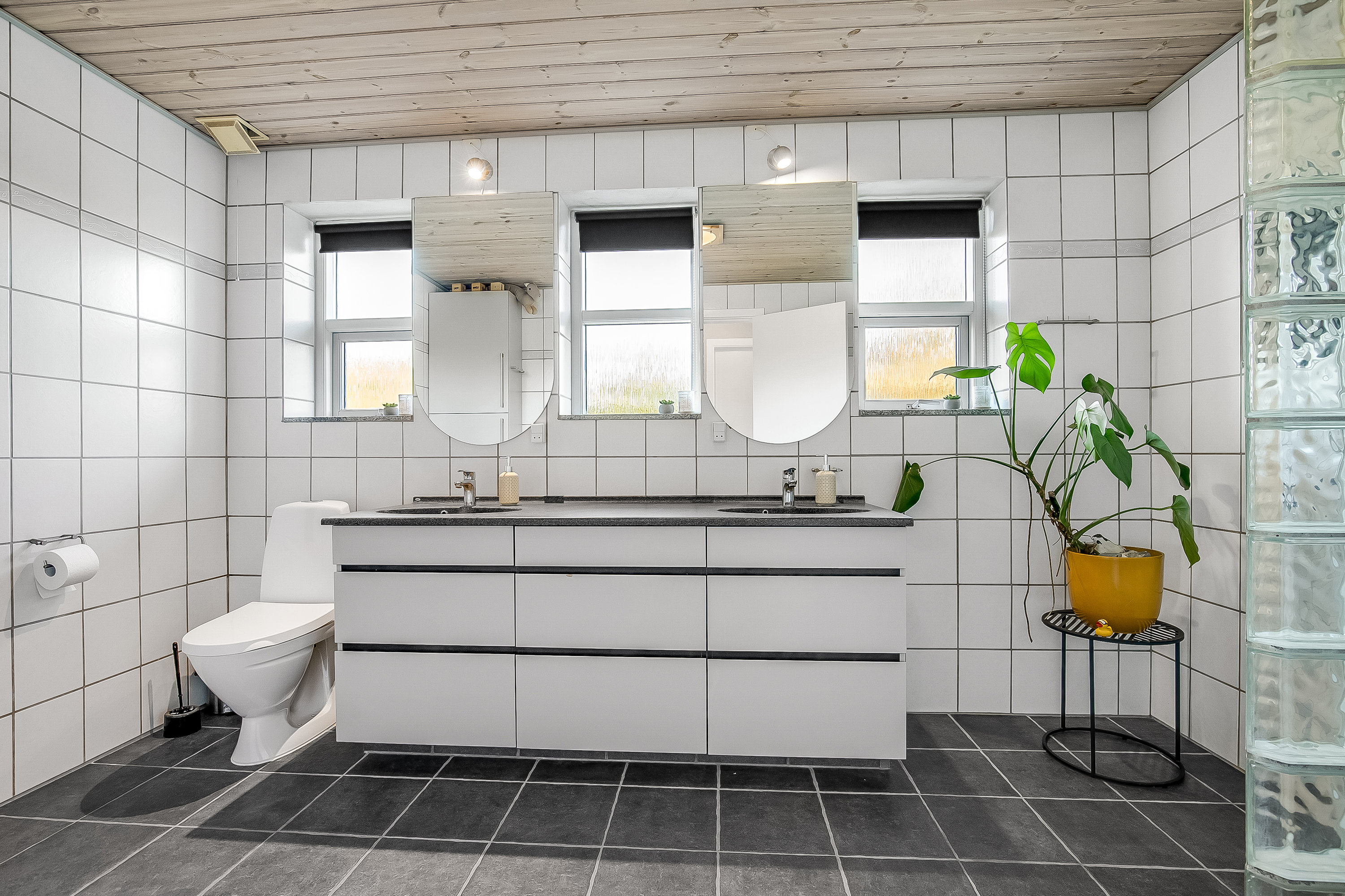 Fremhævet badeværelse billede i fuldskærmstilstand. Billede af Kildeparken 1, Bredballe, 7120 Vejle Øst